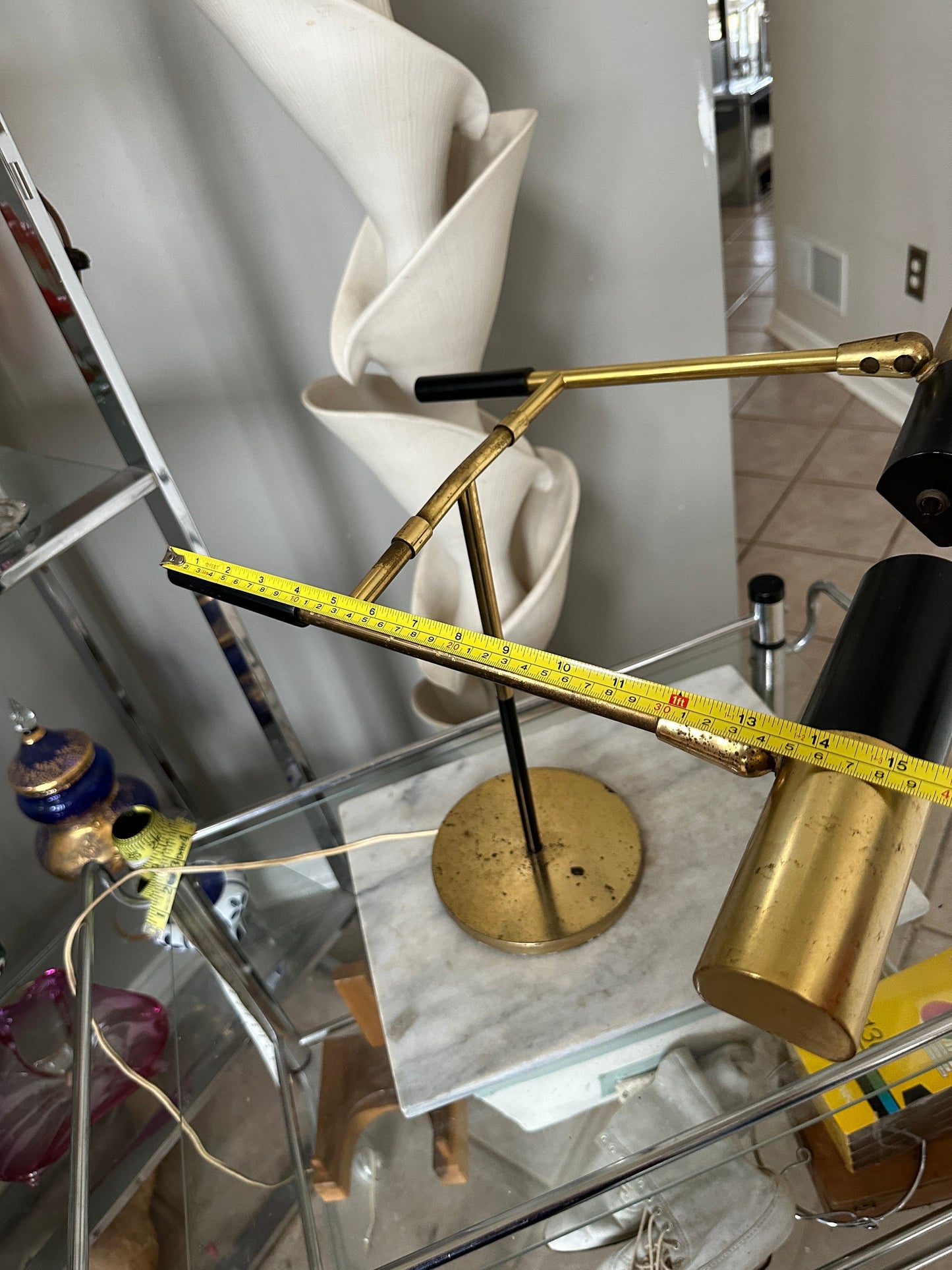 MCM Von Nessen Koch & Lowy Style Articulating Brass Desk Light Arm | Mid Century Moder Brass Plated And Black Shade Table Lamp
