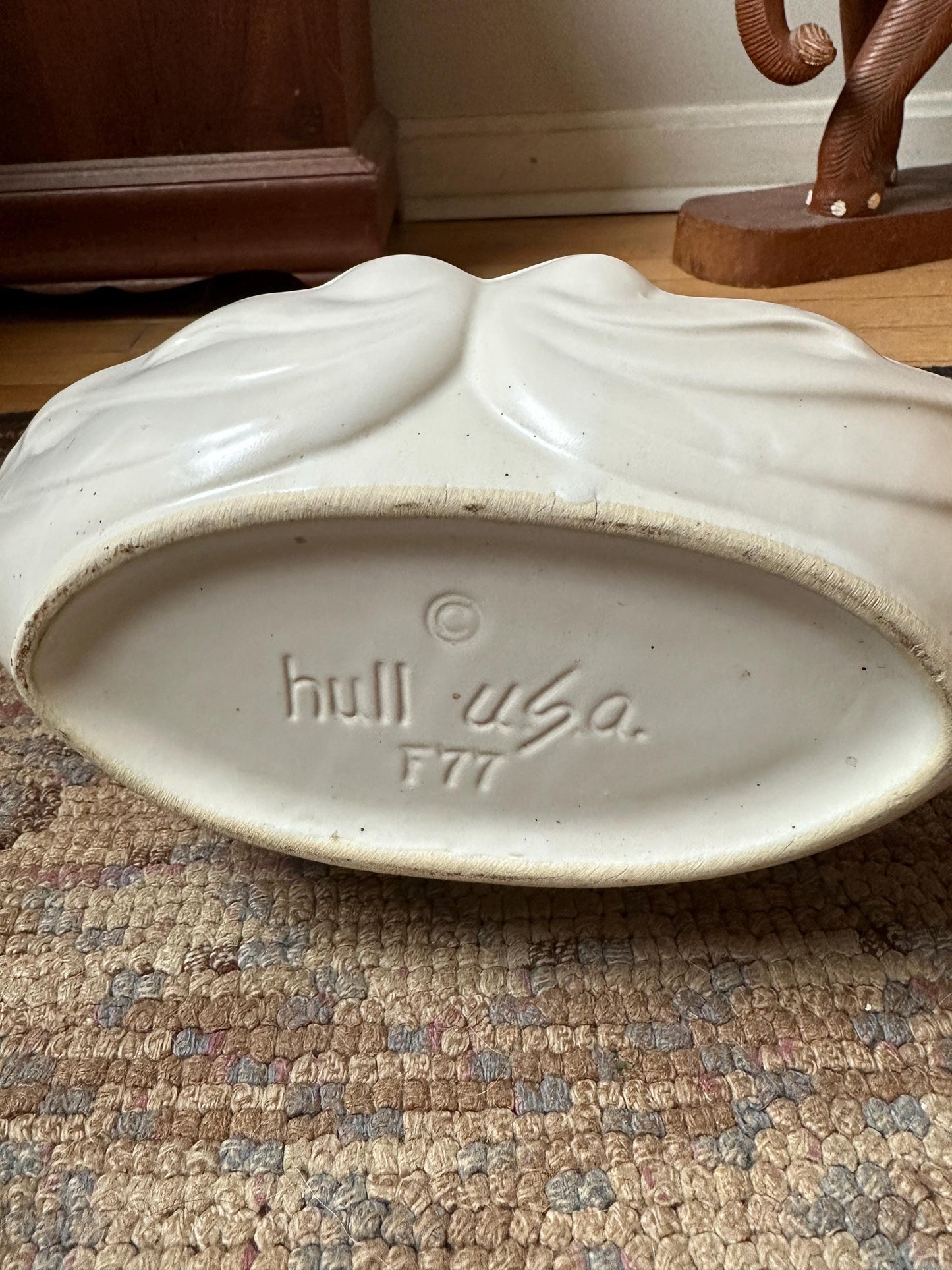 Hull USA #F77 Matte Ivory Oval Pottery Planter | Hull USA Centwrpiwce / Console | USA Pottery