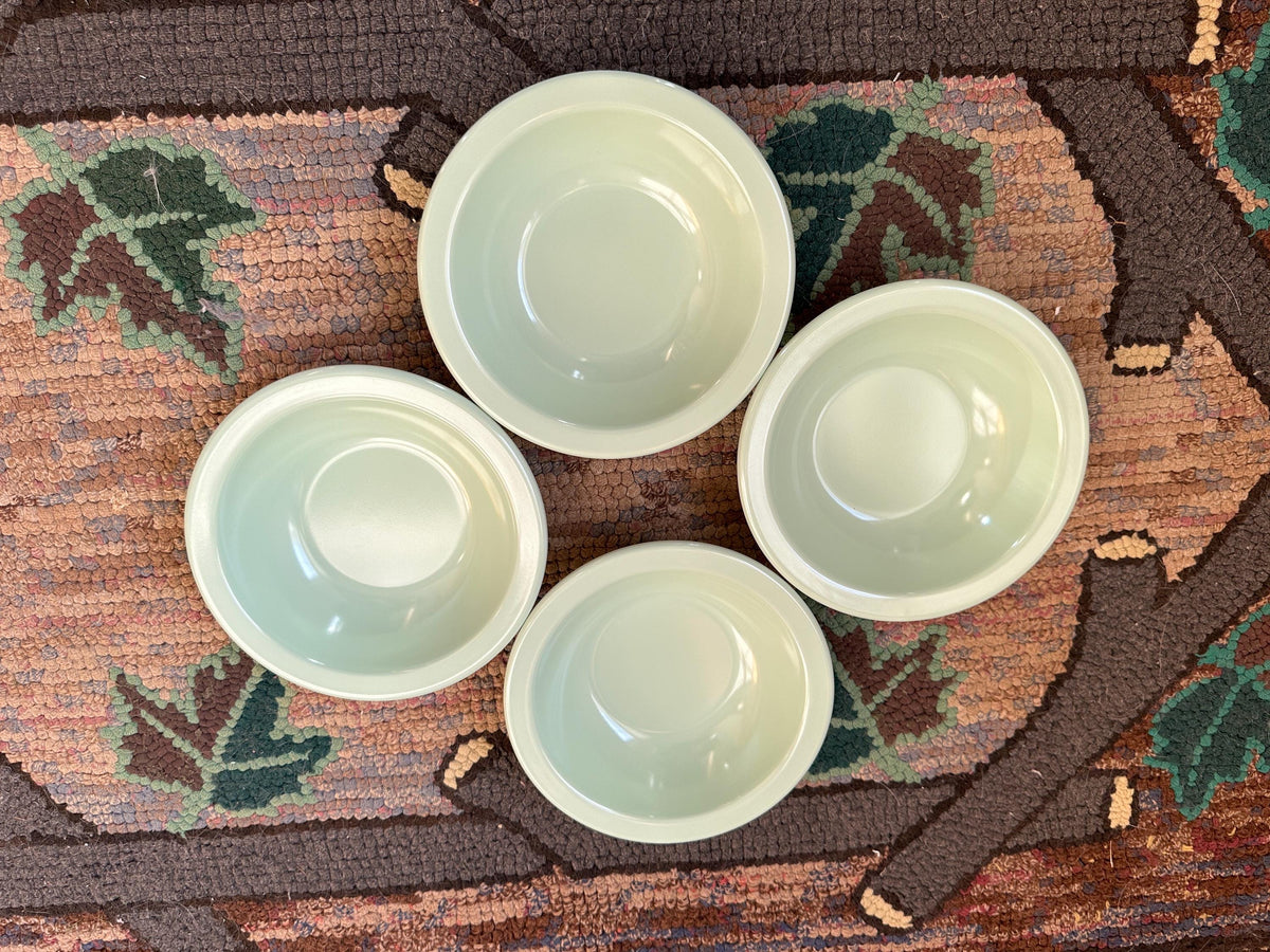Vintage Texas Ware Melmac Bowls: Pastel Green Retro Kitchenware, Set of 4