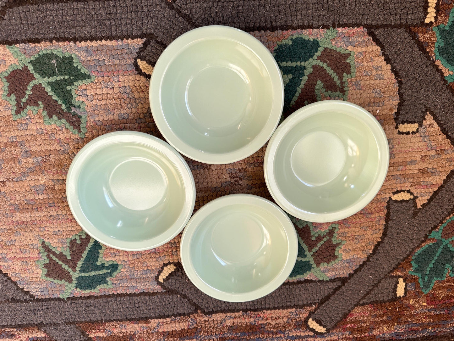 Vintage Texas Ware Melmac Bowls: Pastel Green Retro Kitchenware, Set of 4
