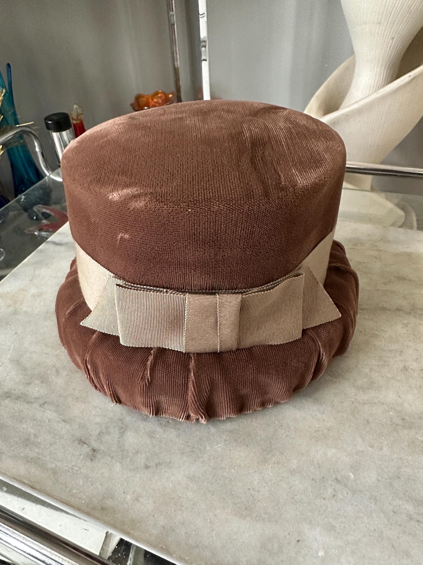 Vintage womens brown velour bucket hat, unbranded, with union-made band