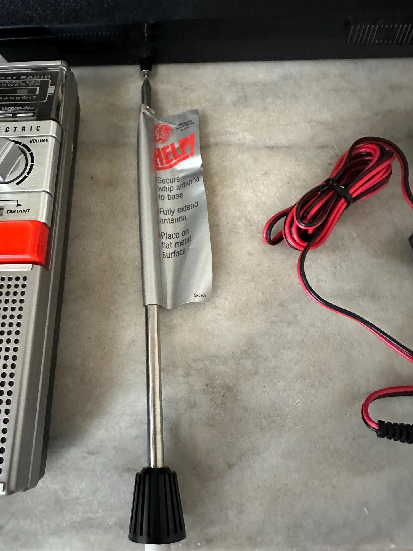 Vintage GE 3-5908 Help emergency portable CB radio/Walkie Talkie 12V w/case