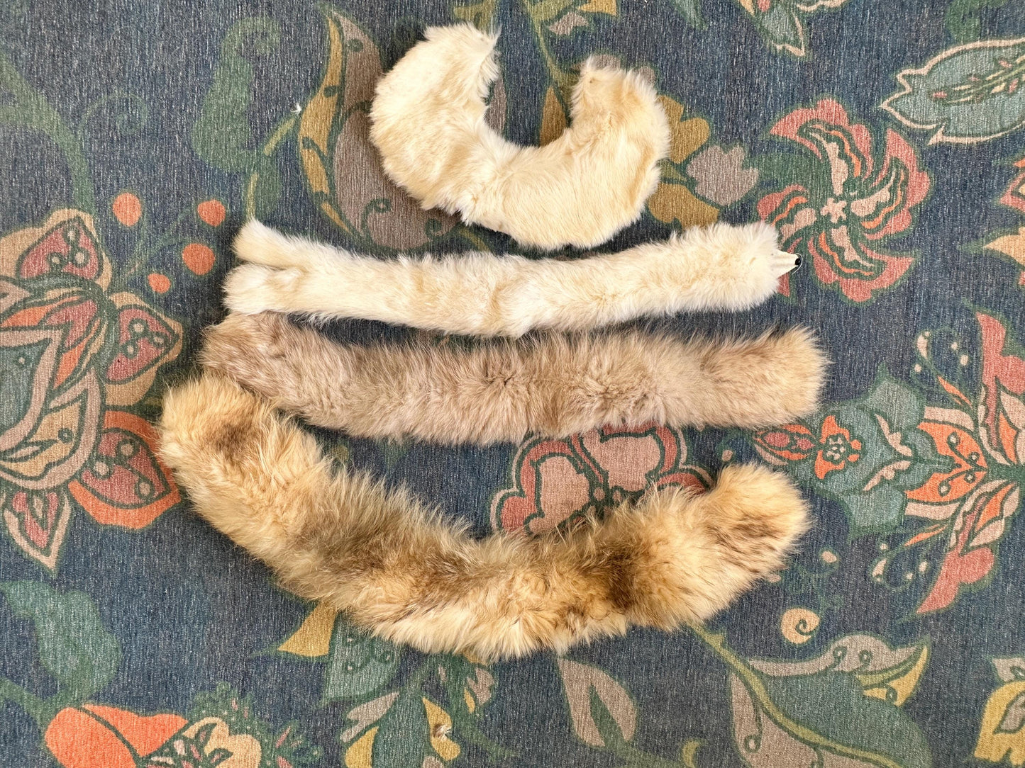 Vintage Set of 4 Mink Collars, Ivory and White Genuine Fur, Mink Collars from the 1950s