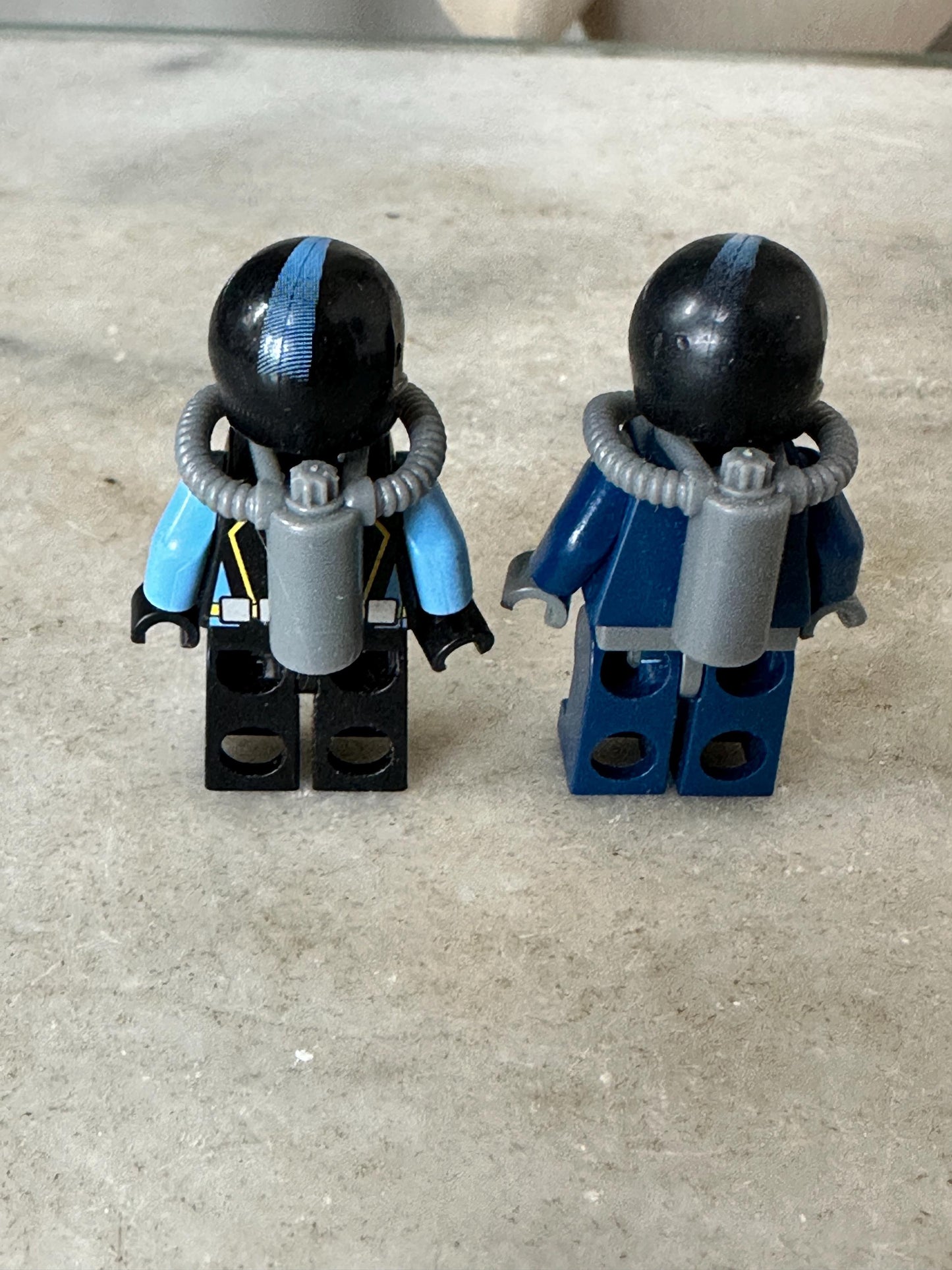 LEGO® Aquaraiders Divers (2) + Space Police 3 Officer – Lot of 3 Minifigures – Retired Themes – 2000s era LEGO