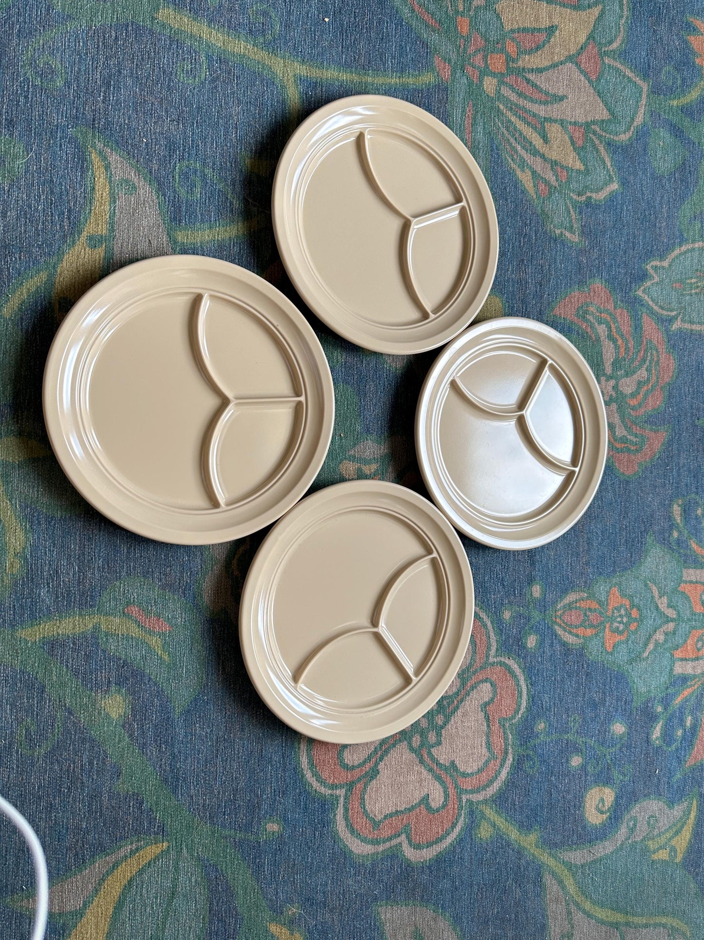 Vintage Dallasware Divided Plates | Tan Melamine Melmac Divided Dishes | Set of 4 | MCM Dinnerware | Retro Camping Dishes