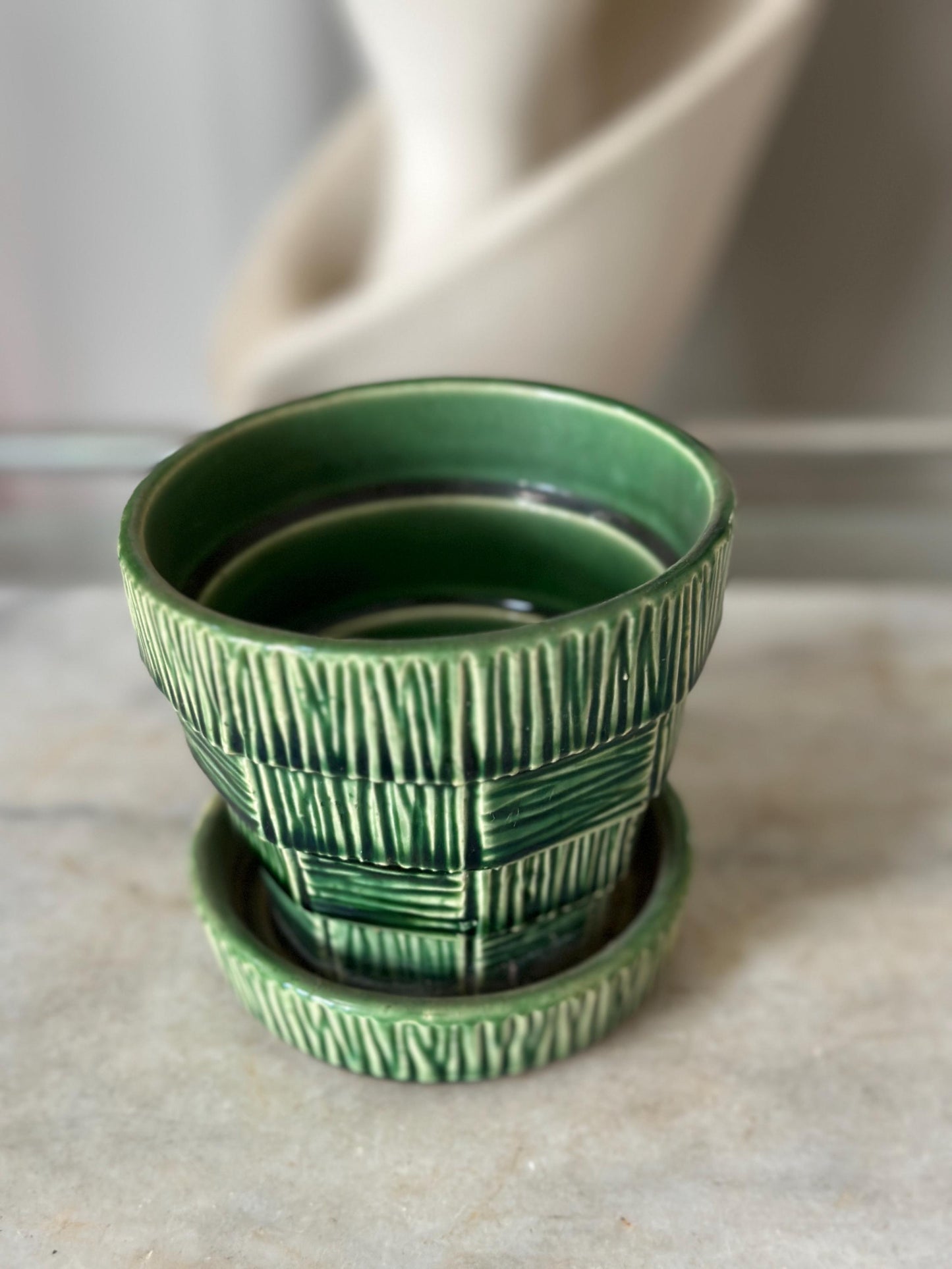 MCCOY vintage 1940’s basket weave green planter