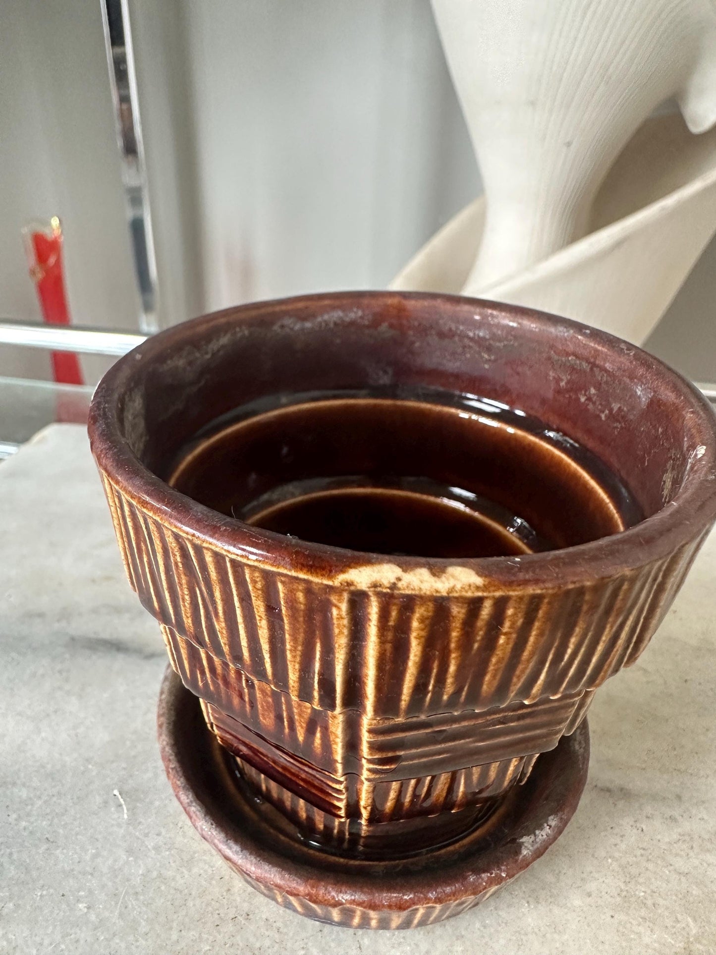 MCCOY vintage 1940’s basket weave brown planter