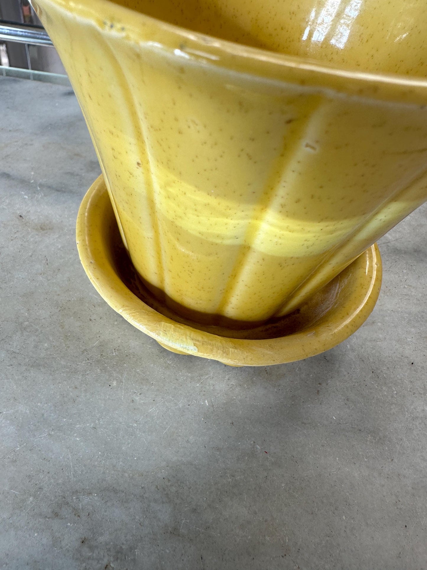 MCCOY vintage 1950s yellow planter, Yellow McCiy Flower Pot, Vintage McCoy, USA Pottery, Please Read Description