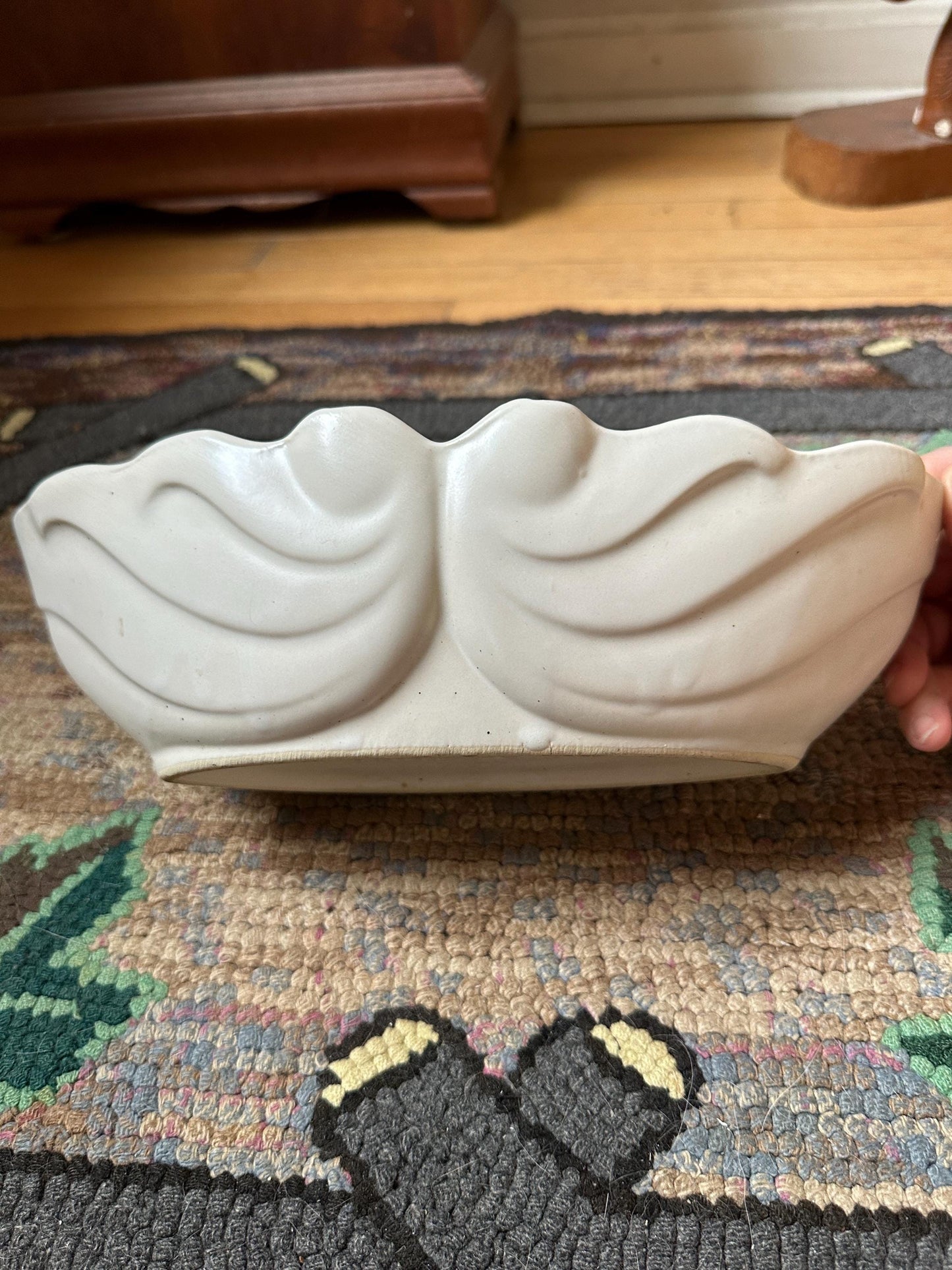 Hull USA #F77 Matte Ivory Oval Pottery Planter | Hull USA Centwrpiwce / Console | USA Pottery
