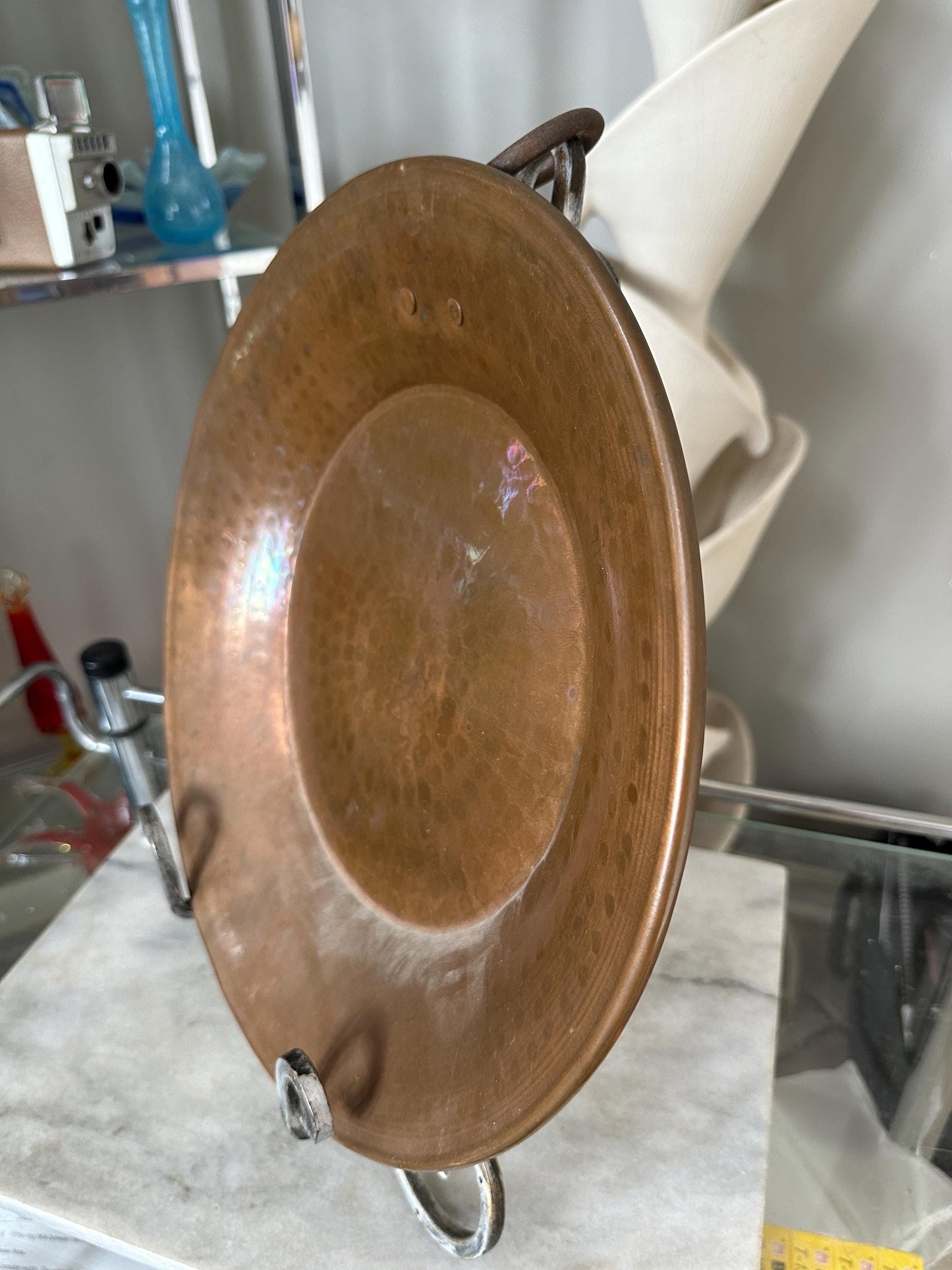 Large hand-hammered vintage Arts and Crafts copper plate tray or charger w Ring for Hanging, the early 20th century