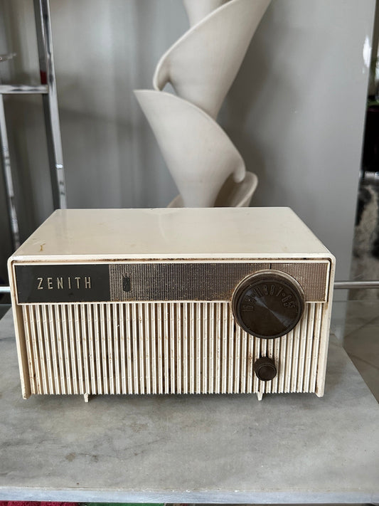 Vintage Zenith M504L (plastic tube table radio) | Working Condition)