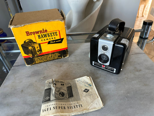 Vintage Vintage Brownie Hawkeye Flash Model camera; Kodak