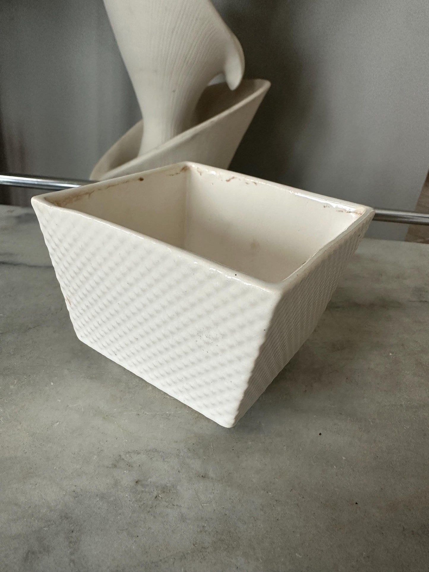 Vintage Brush (McCoy) 101 White Diamond Pattern Square Planter