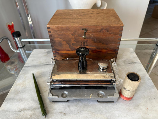 Vintage Cardmaster-Card Printer Machine Chicago USA with instructions