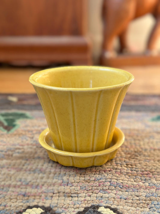 MCCOY vintage 1950s yellow planter, Yellow McCiy Flower Pot, Vintage McCoy, USA Pottery, Please Read Description