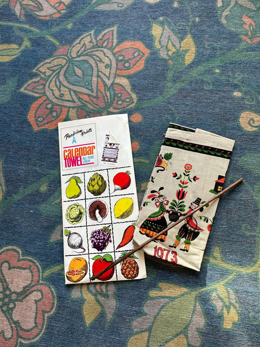 1973 Calendar Parisian Prints Vtg Linen Towel Kitchen Pa Dutch UNUSED 50+ Yrs Old, New Old Stock, Original Package