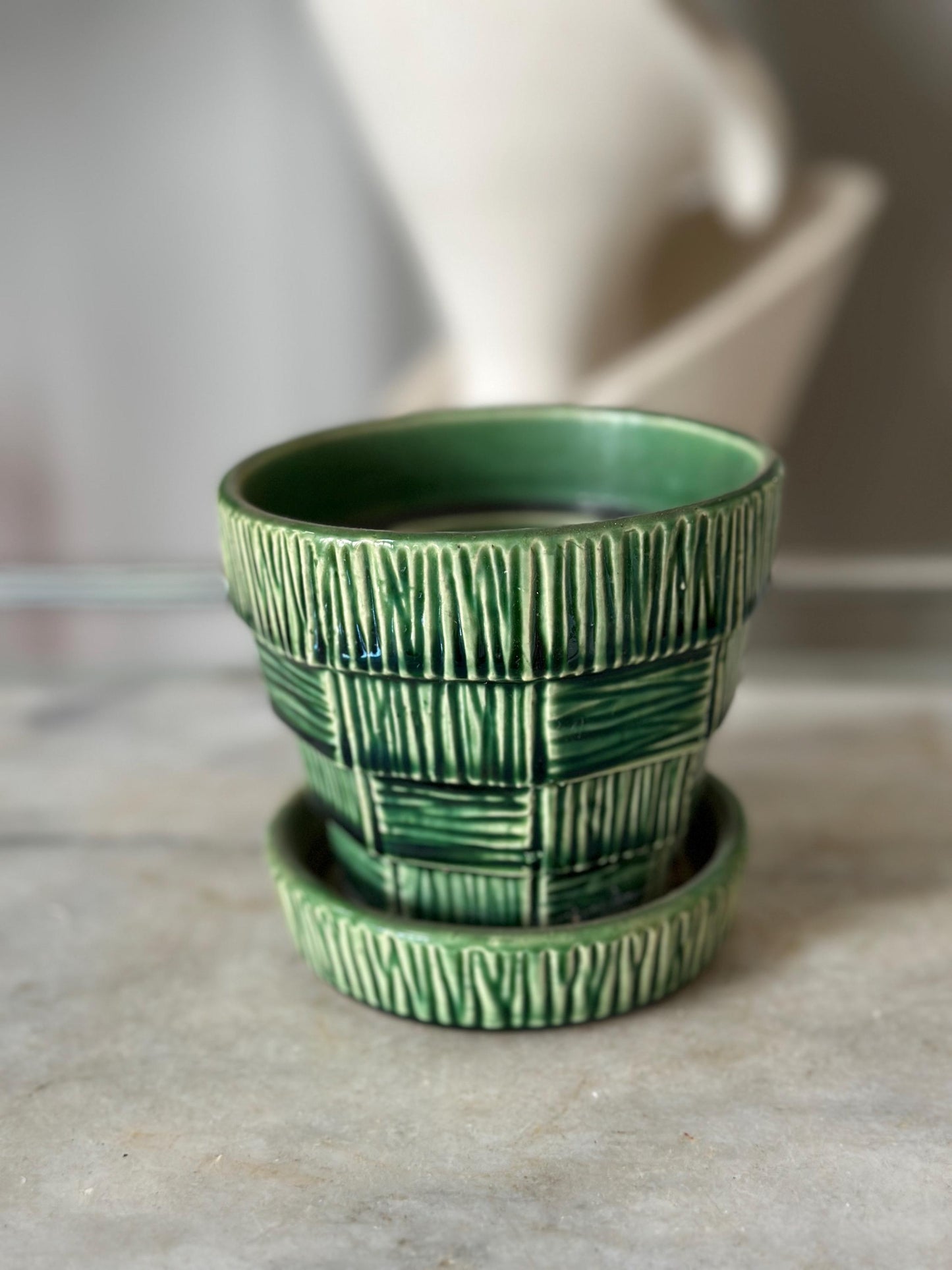 MCCOY vintage 1940’s basket weave green planter