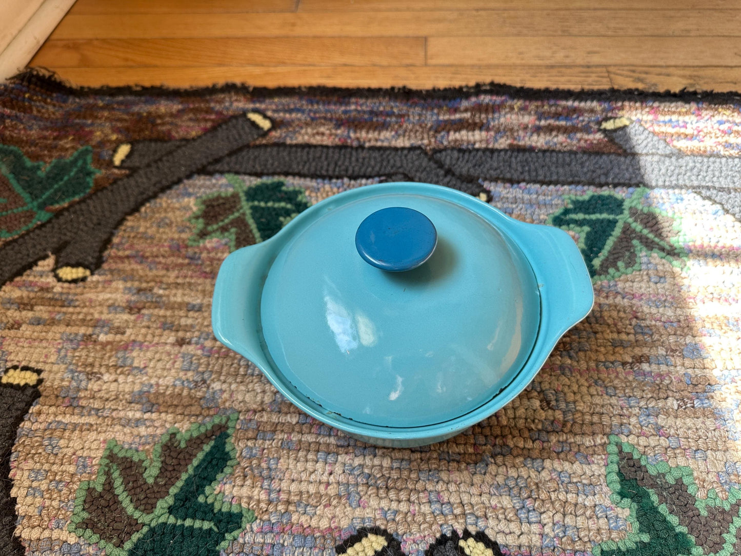 Vintage Prizer Ware Turquoise Enamel Cast Iron Dutch Oven: Mid-Century Cookware