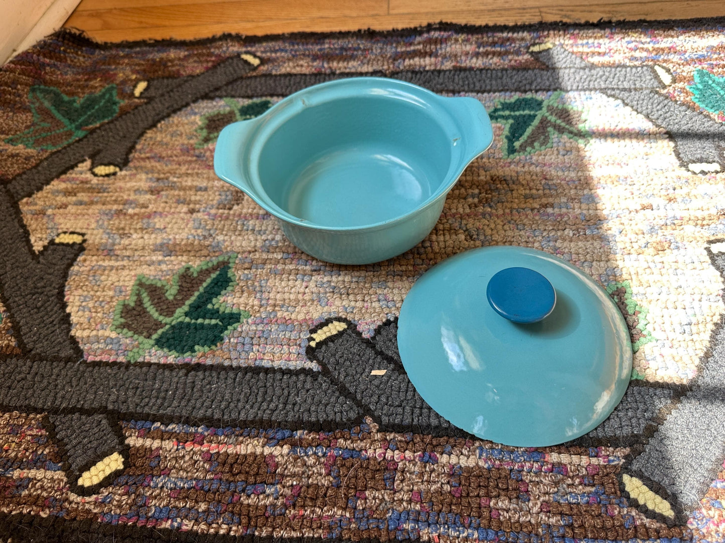 Vintage Prizer Ware Turquoise Enamel Cast Iron Dutch Oven: Mid-Century Cookware