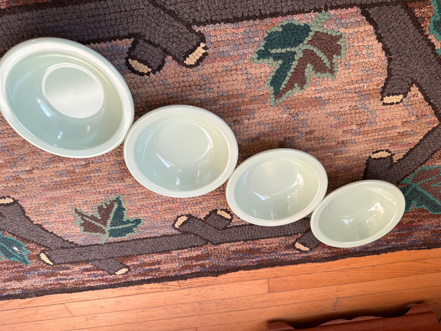 Vintage Texas Ware Melmac Bowls: Pastel Green Retro Kitchenware, Set of 4