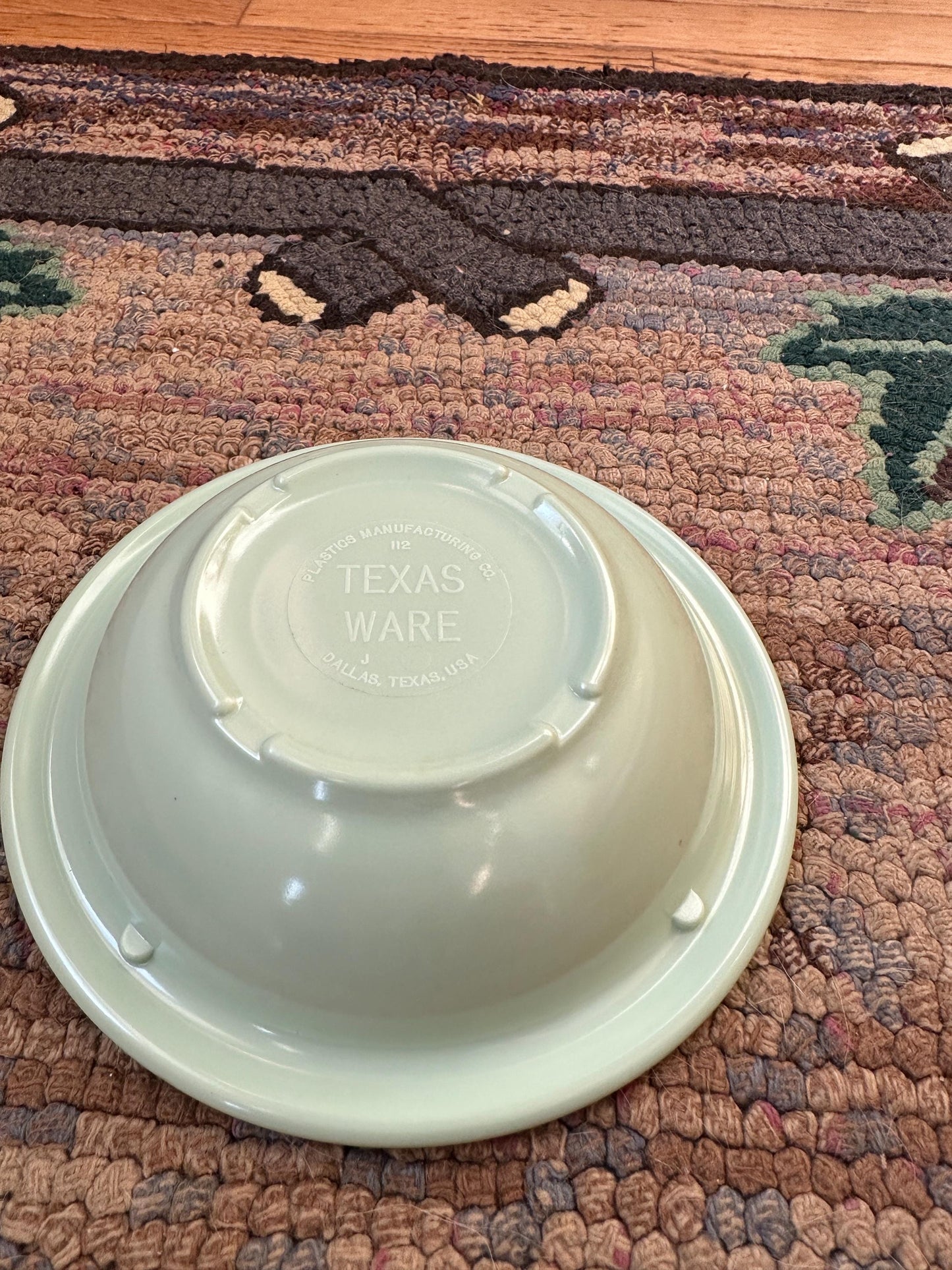 Vintage Texas Ware Melmac Bowls: Pastel Green Retro Kitchenware, Set of 4