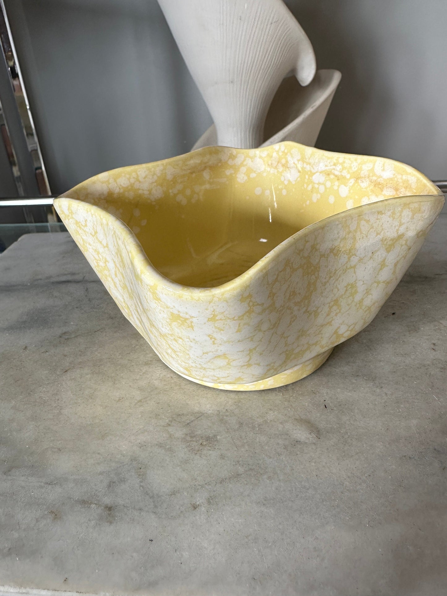 Vintage MCM USA Pottery (Shawnee?) spatterware planter 4001