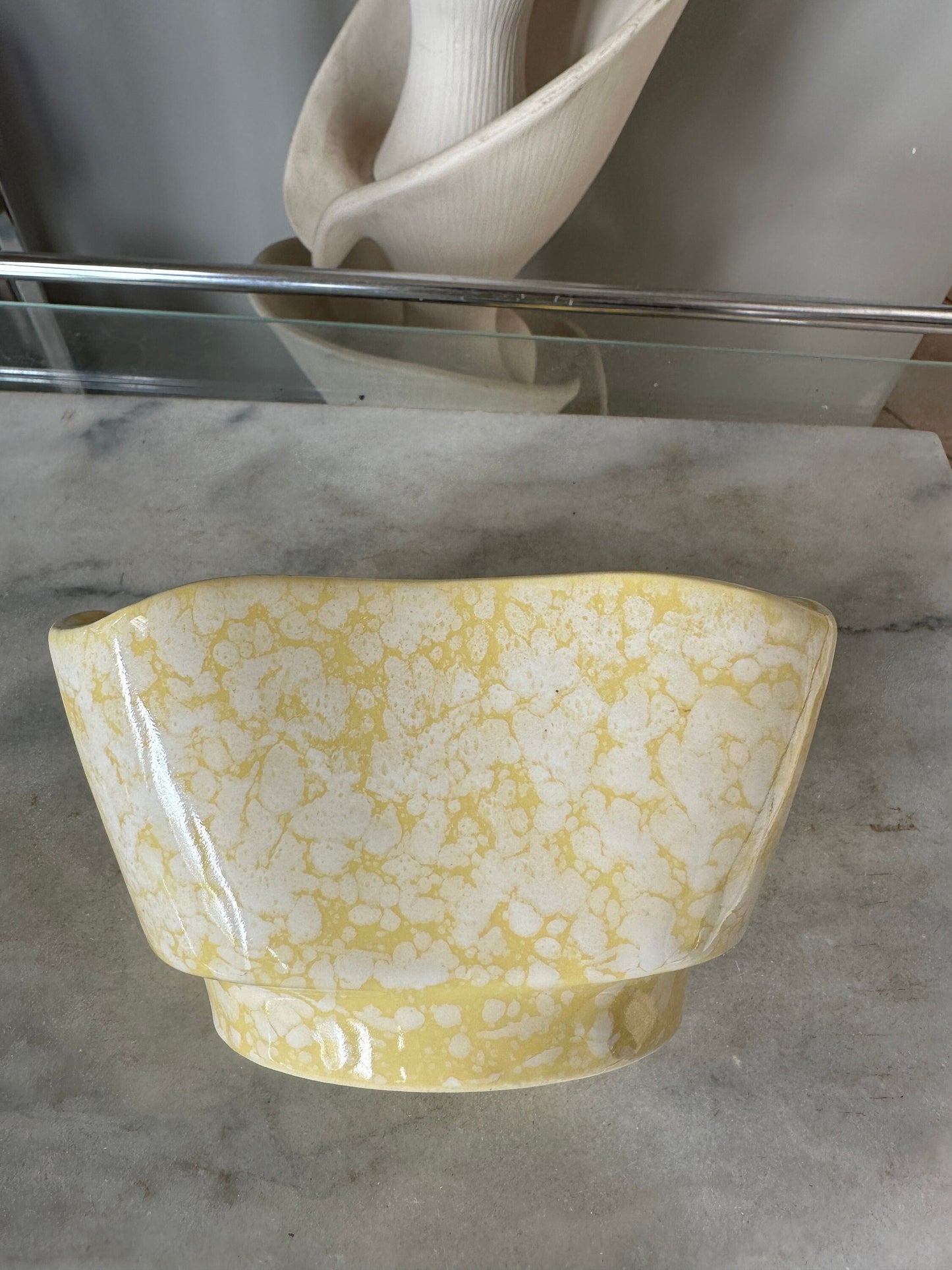 Vintage MCM USA Pottery (Shawnee?) spatterware planter 4001