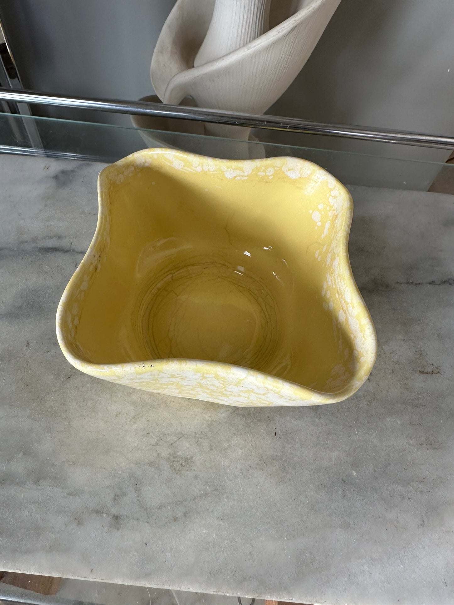 Vintage MCM USA Pottery (Shawnee?) spatterware planter 4001