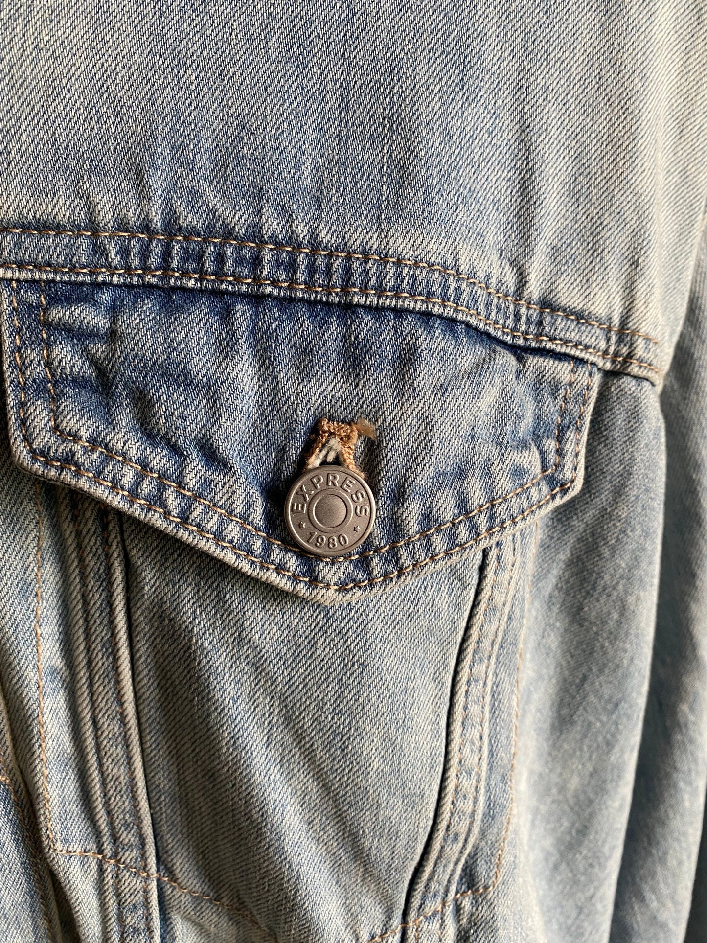 Hand-Painted Freida Kahlo Denim Jacket: Women's Street Art Clothing