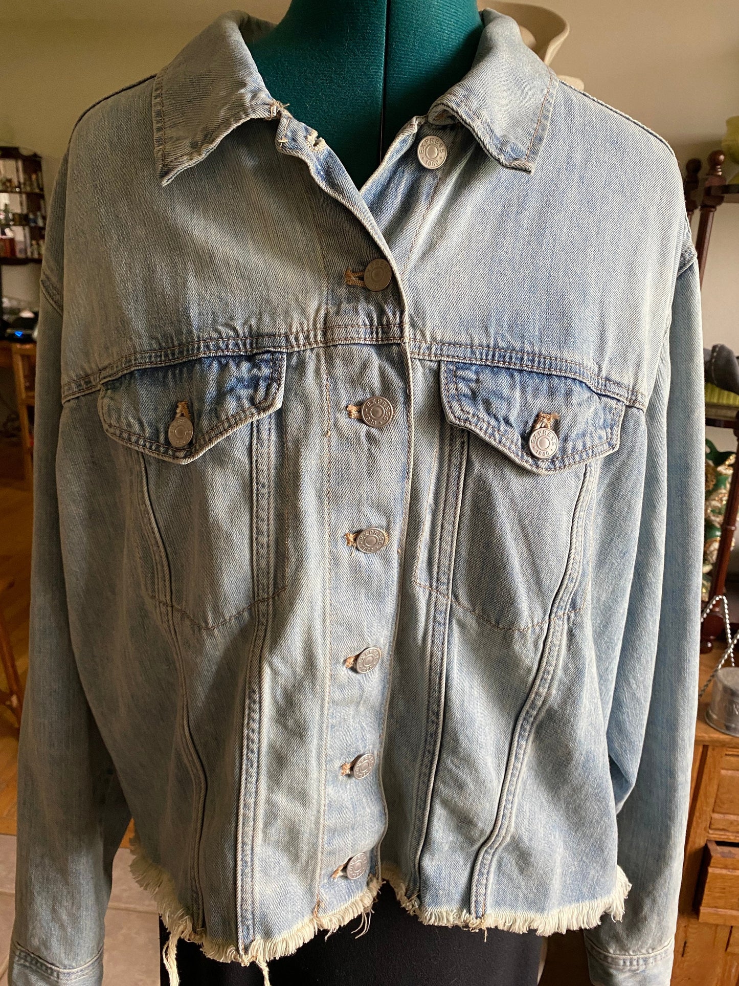 Hand-Painted Freida Kahlo Denim Jacket: Women's Street Art Clothing