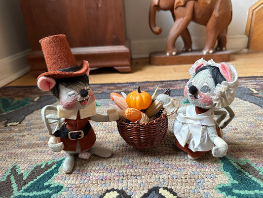Annalee Mobilitee 7" Male Pilgrim & 6" Female Pilgrim Mice with Basket