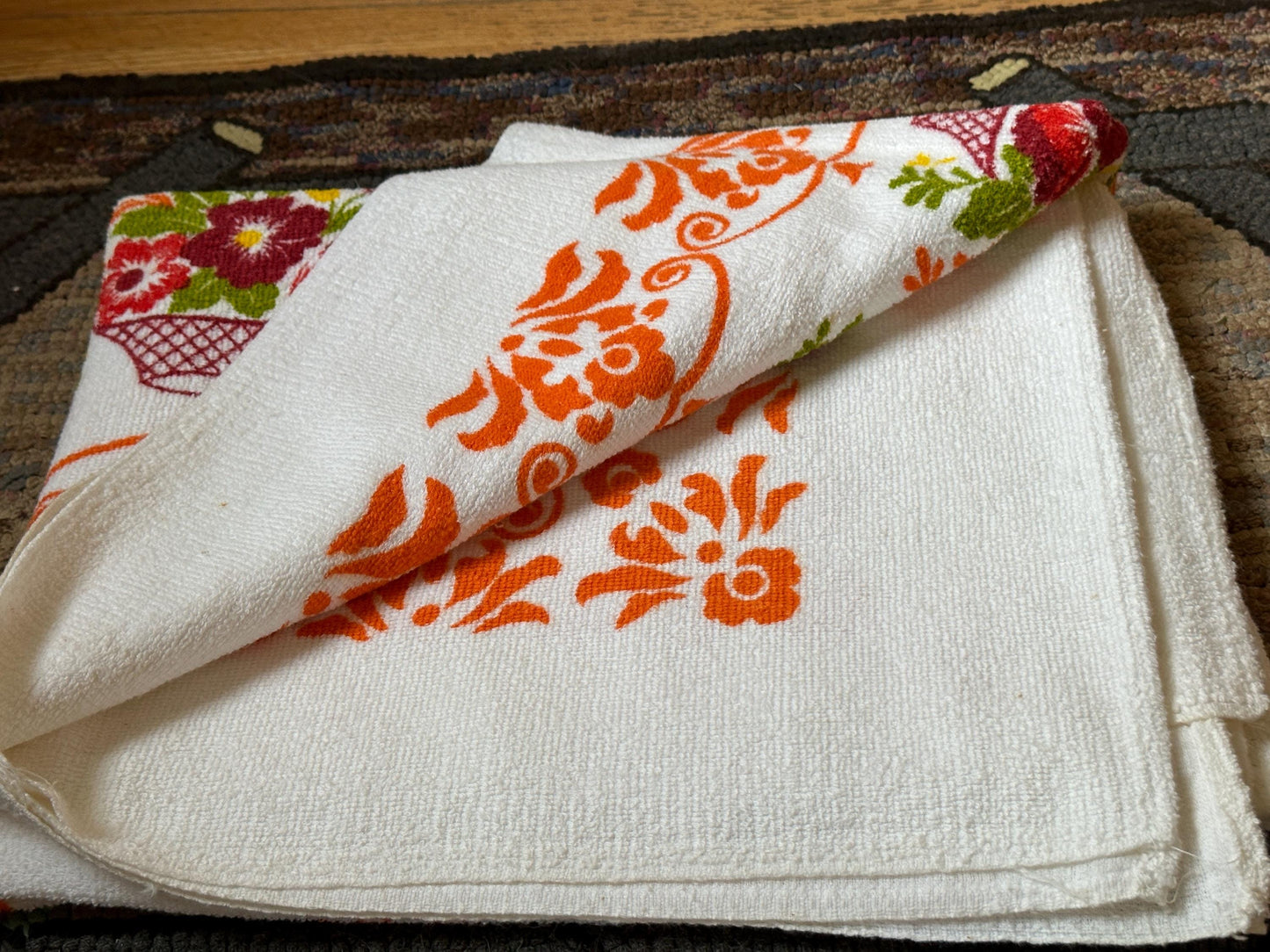 Vintage Floral Bath Towel: Mid-Century Modern Flower Basket, 1960s-70s Cotton