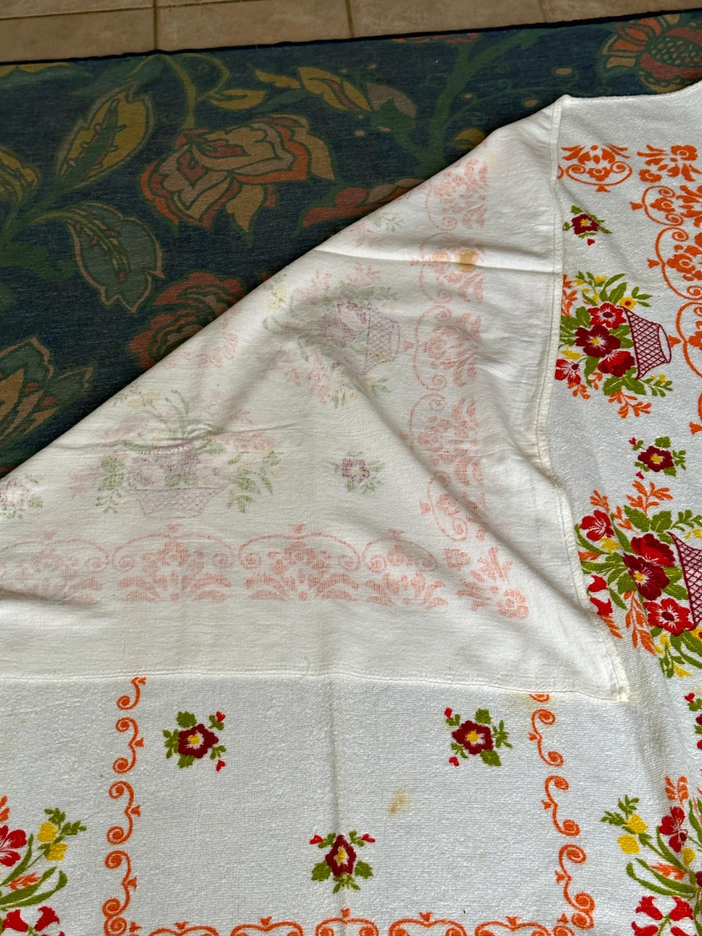 Vintage Floral Bath Towel: Mid-Century Modern Flower Basket, 1960s-70s Cotton