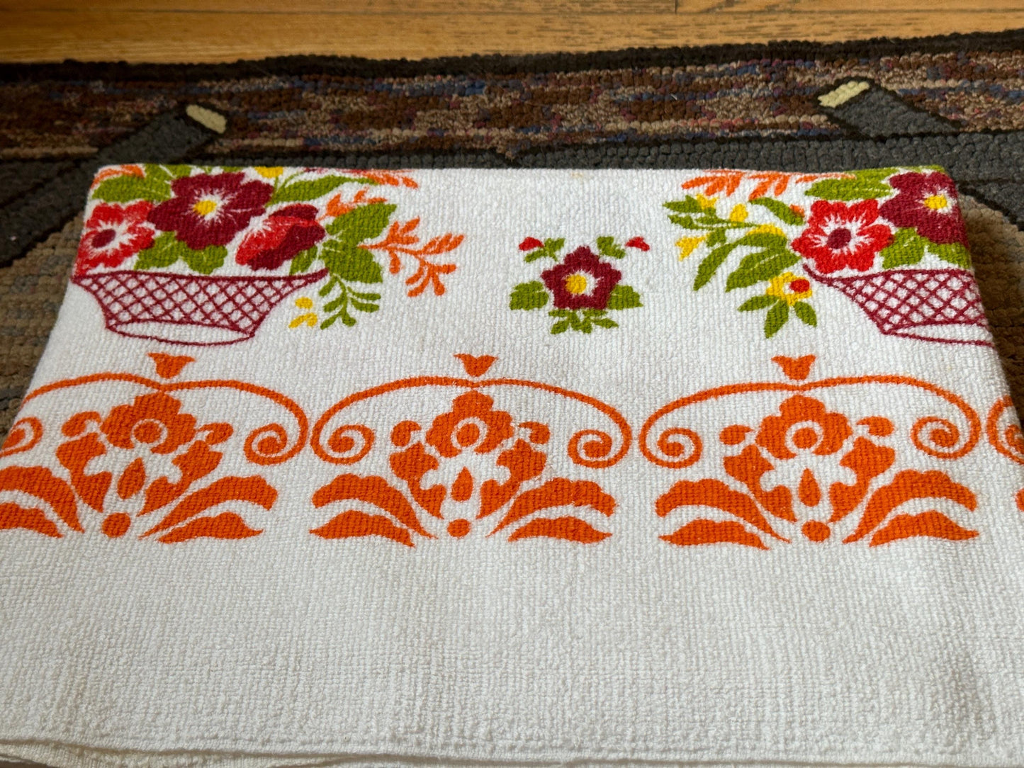 Vintage Floral Bath Towel: Mid-Century Modern Flower Basket, 1960s-70s Cotton
