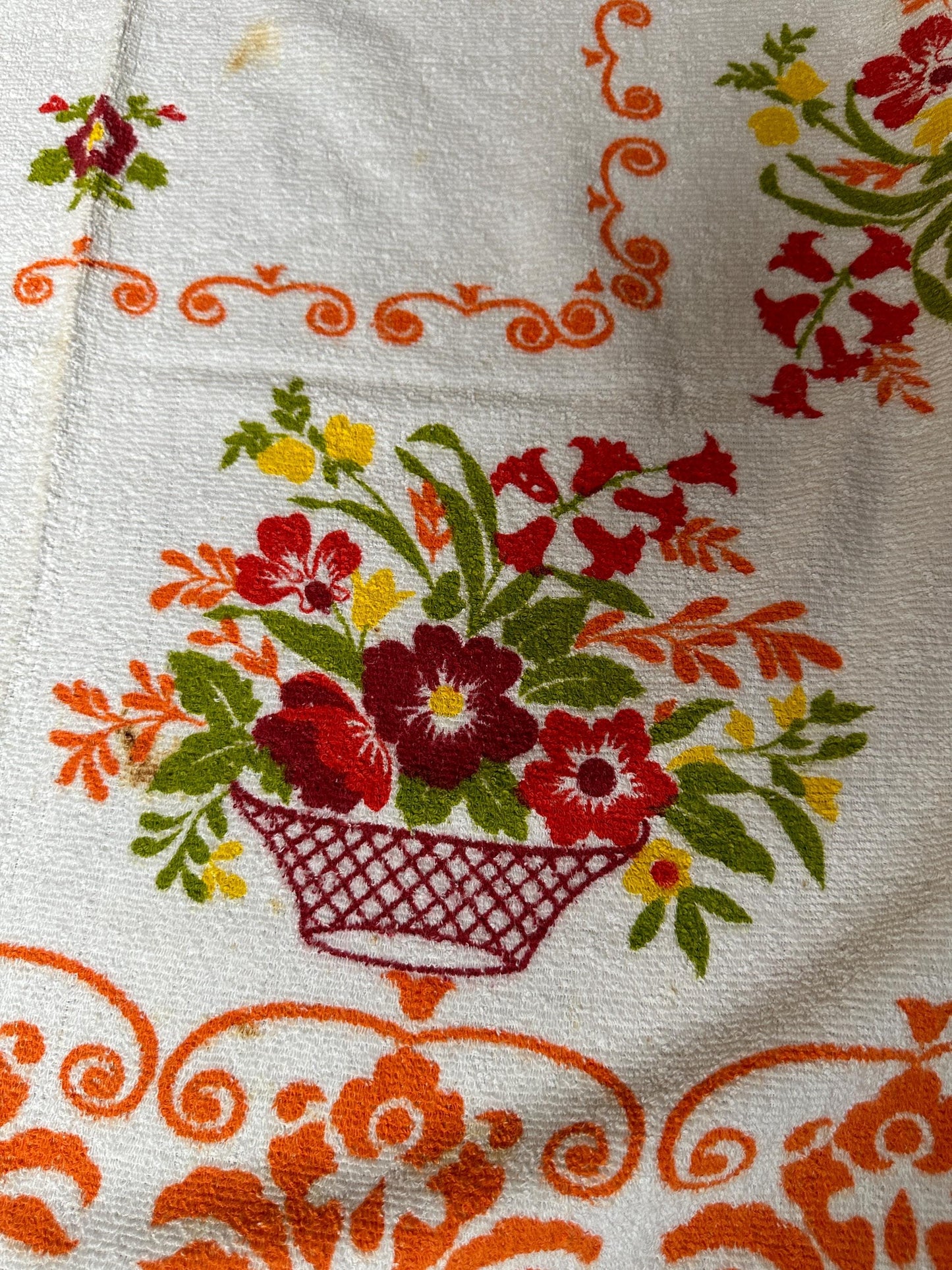 Vintage Floral Bath Towel: Mid-Century Modern Flower Basket, 1960s-70s Cotton