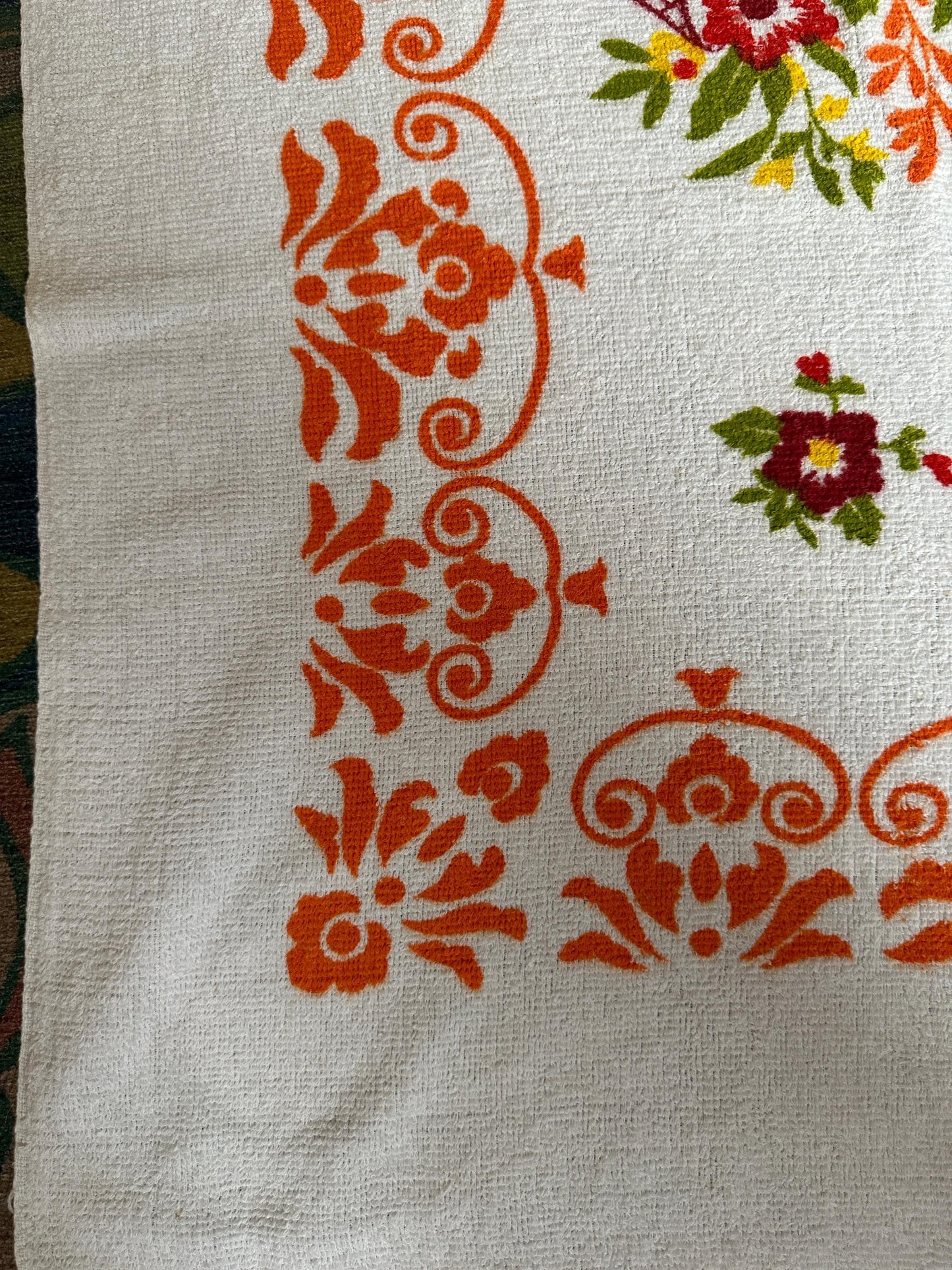 Vintage Floral Bath Towel: Mid-Century Modern Flower Basket, 1960s-70s Cotton