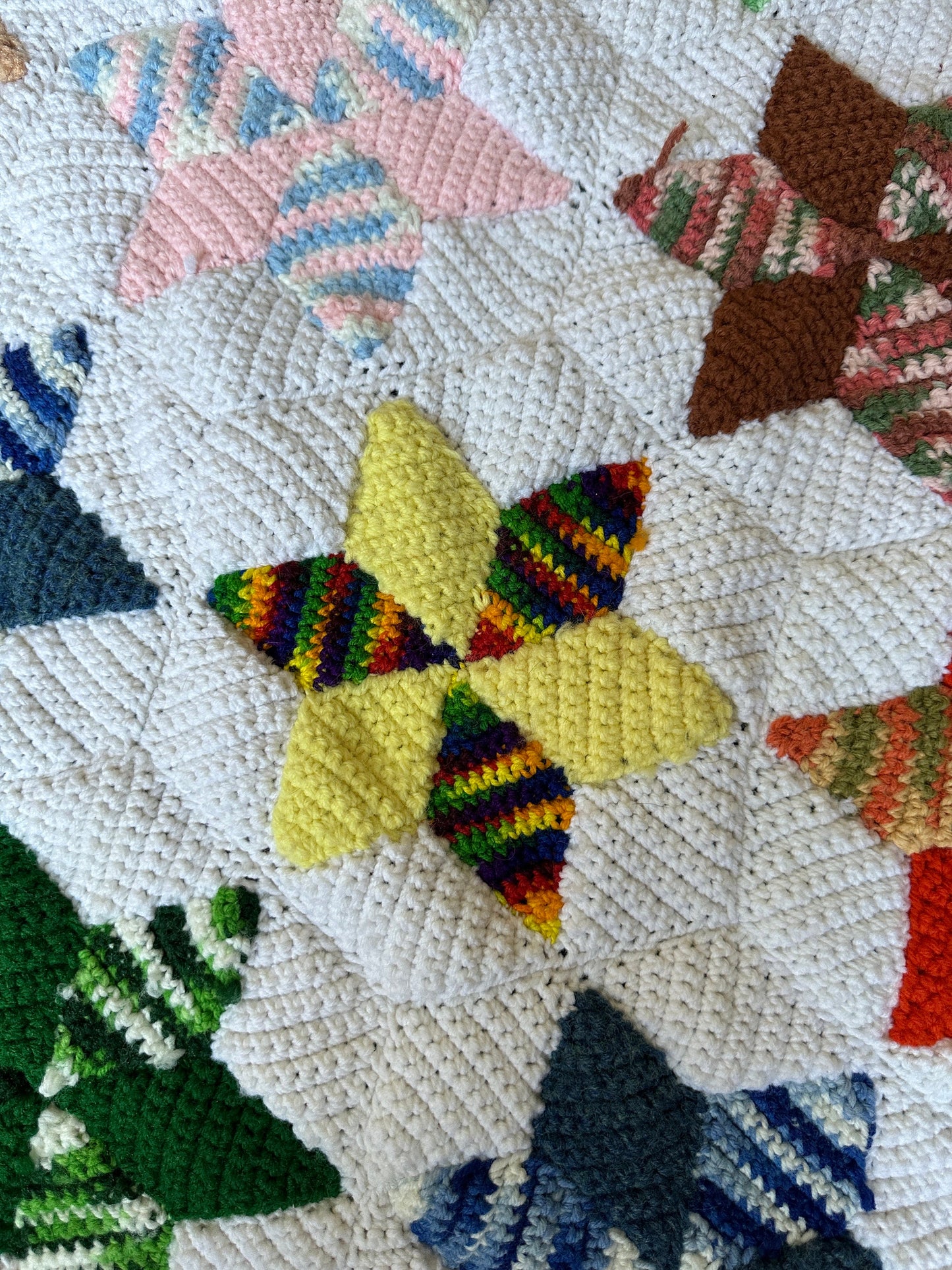Vintage Crocheted Star Afghan: Handcrafted Scalloped Edge Quilt (84 x 92)