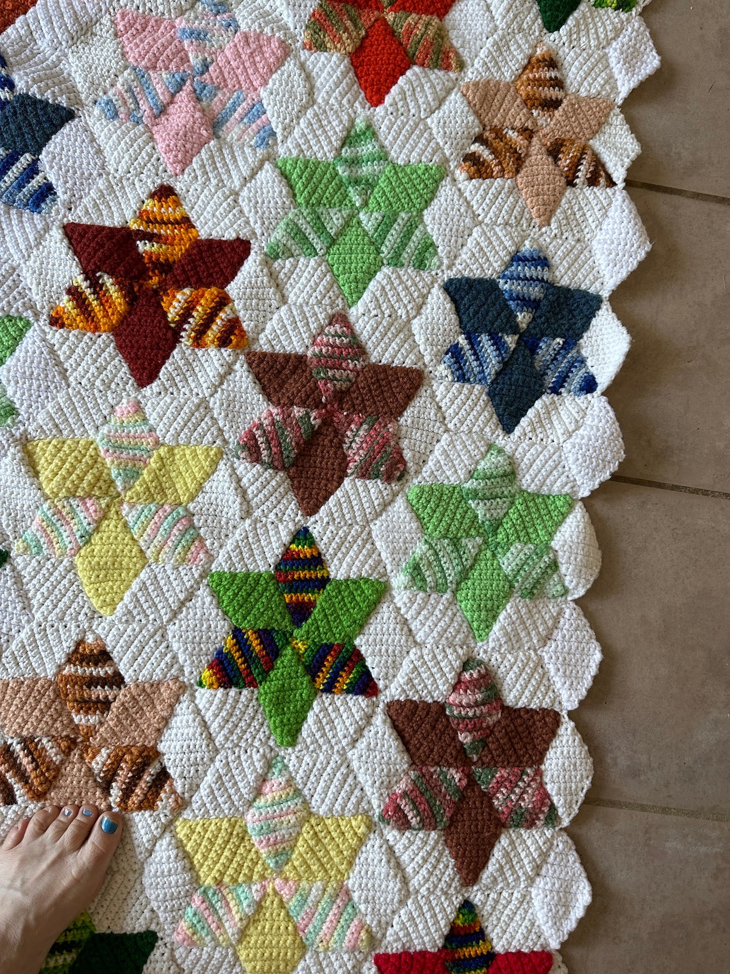 Vintage Crocheted Star Afghan: Handcrafted Scalloped Edge Quilt (84 x 92)
