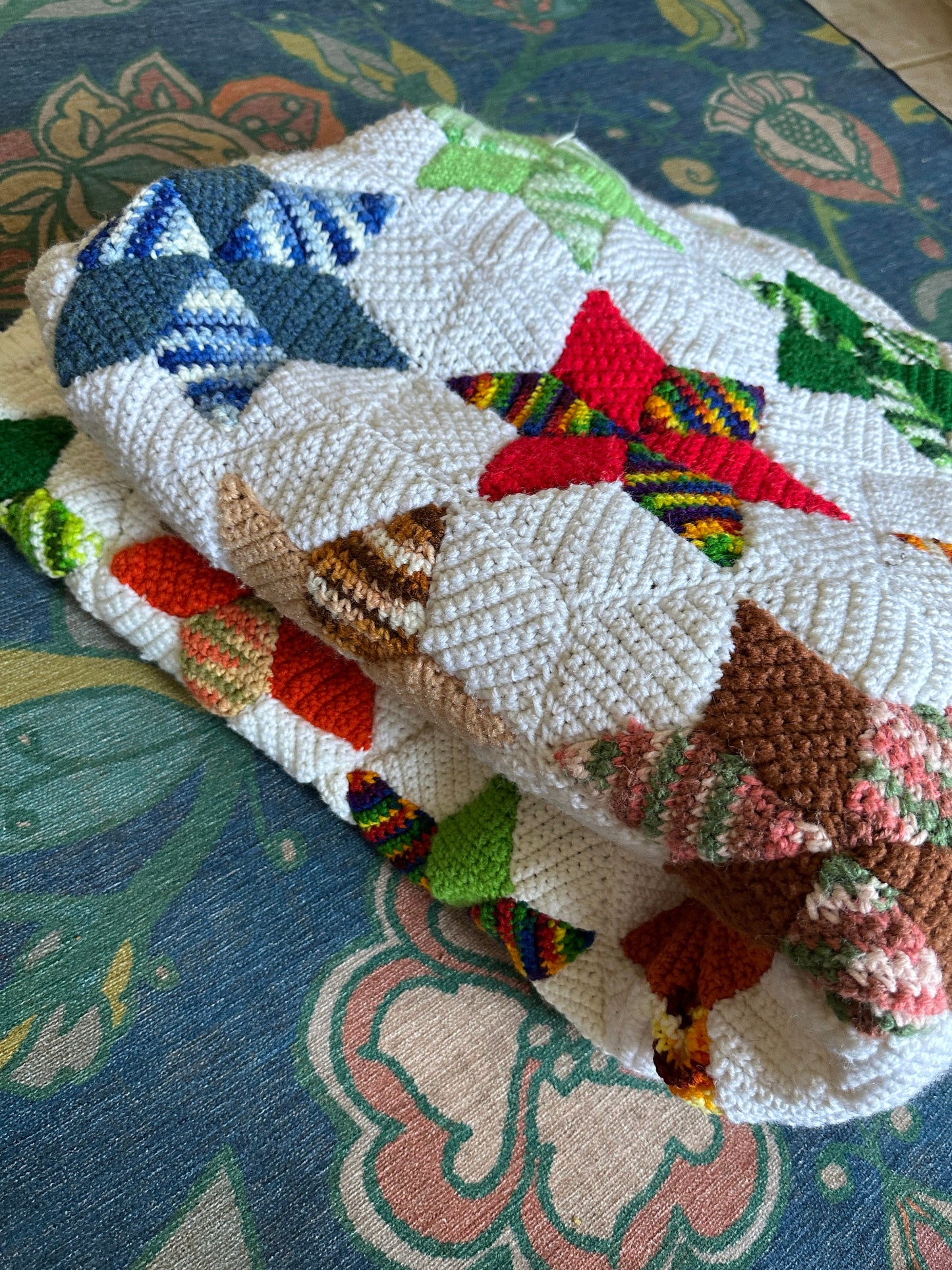 Vintage Crocheted Star Afghan: Handcrafted Scalloped Edge Quilt (84 x 92)
