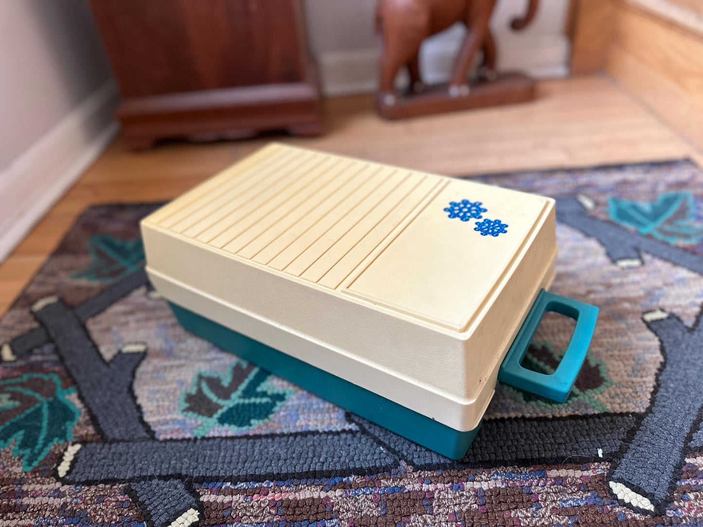 Vintage Rubbermaid Cooler Blue & White Plastic With Styrofoam 1970's Car Show