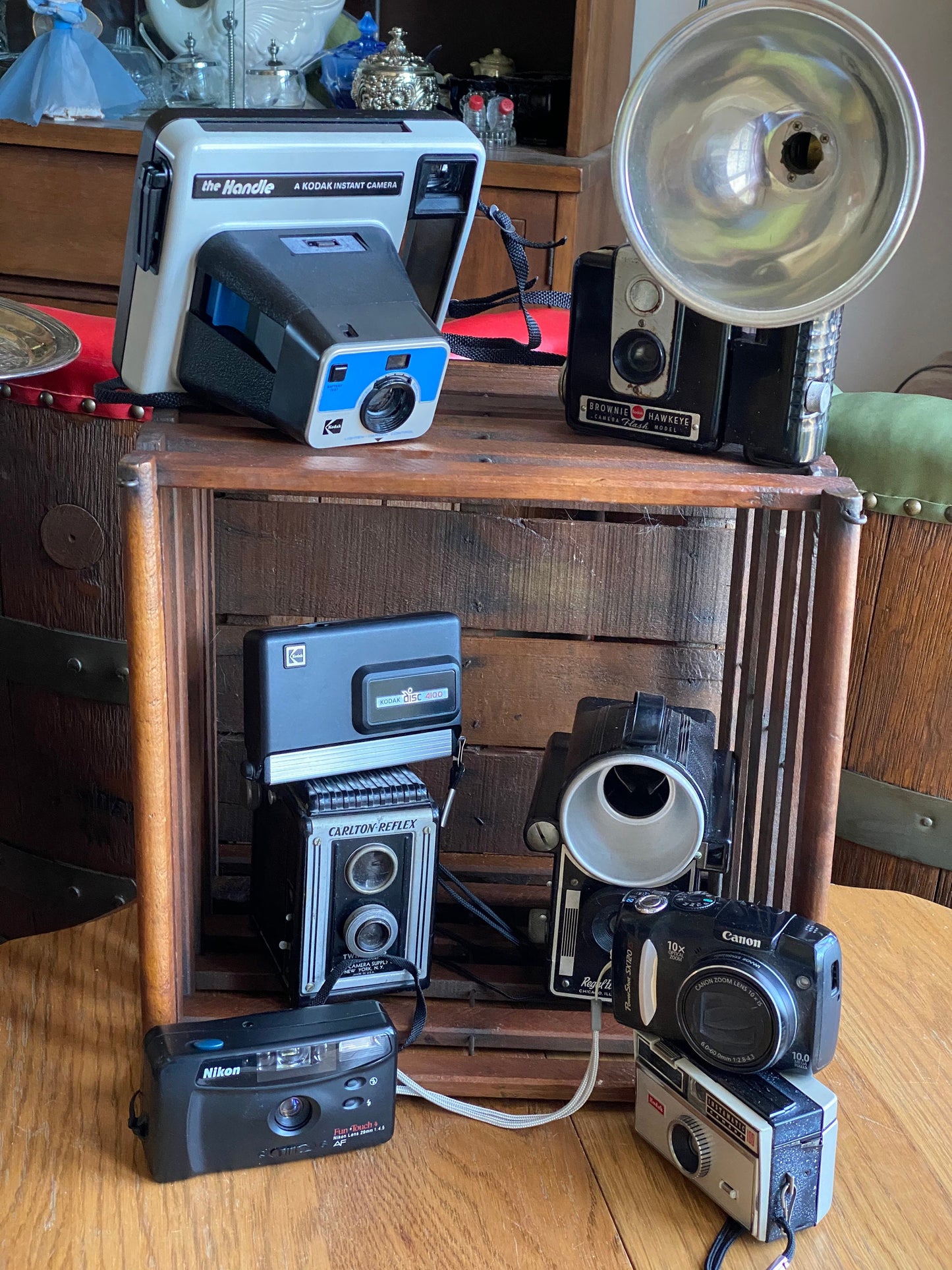 Vintage Kodak Brownie Hawkeye Flash Camera: Collectible Box Camera