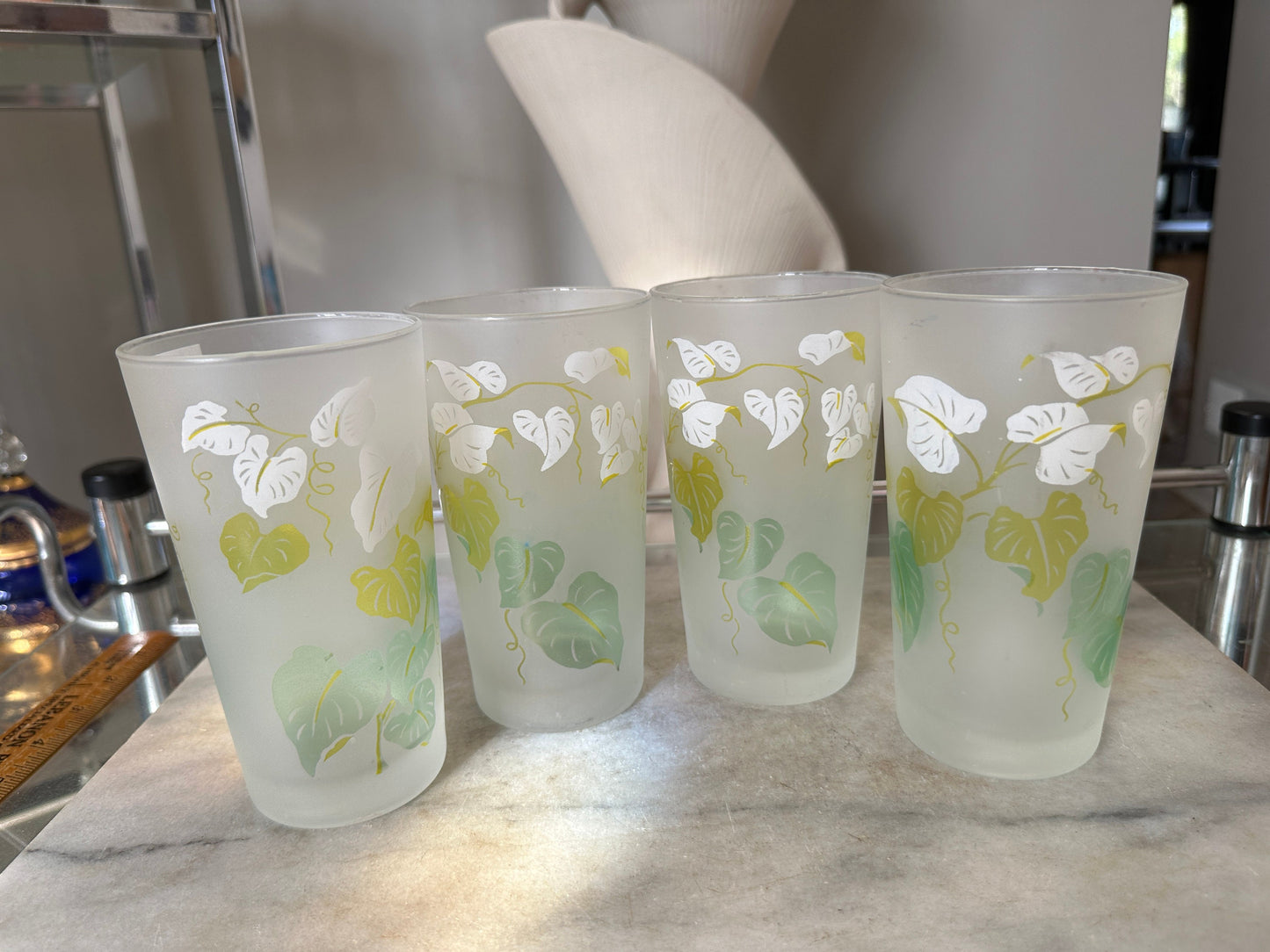 Vintage Set of 4 Tall Frosted w/ Flower Design Glasses  5-7/8"