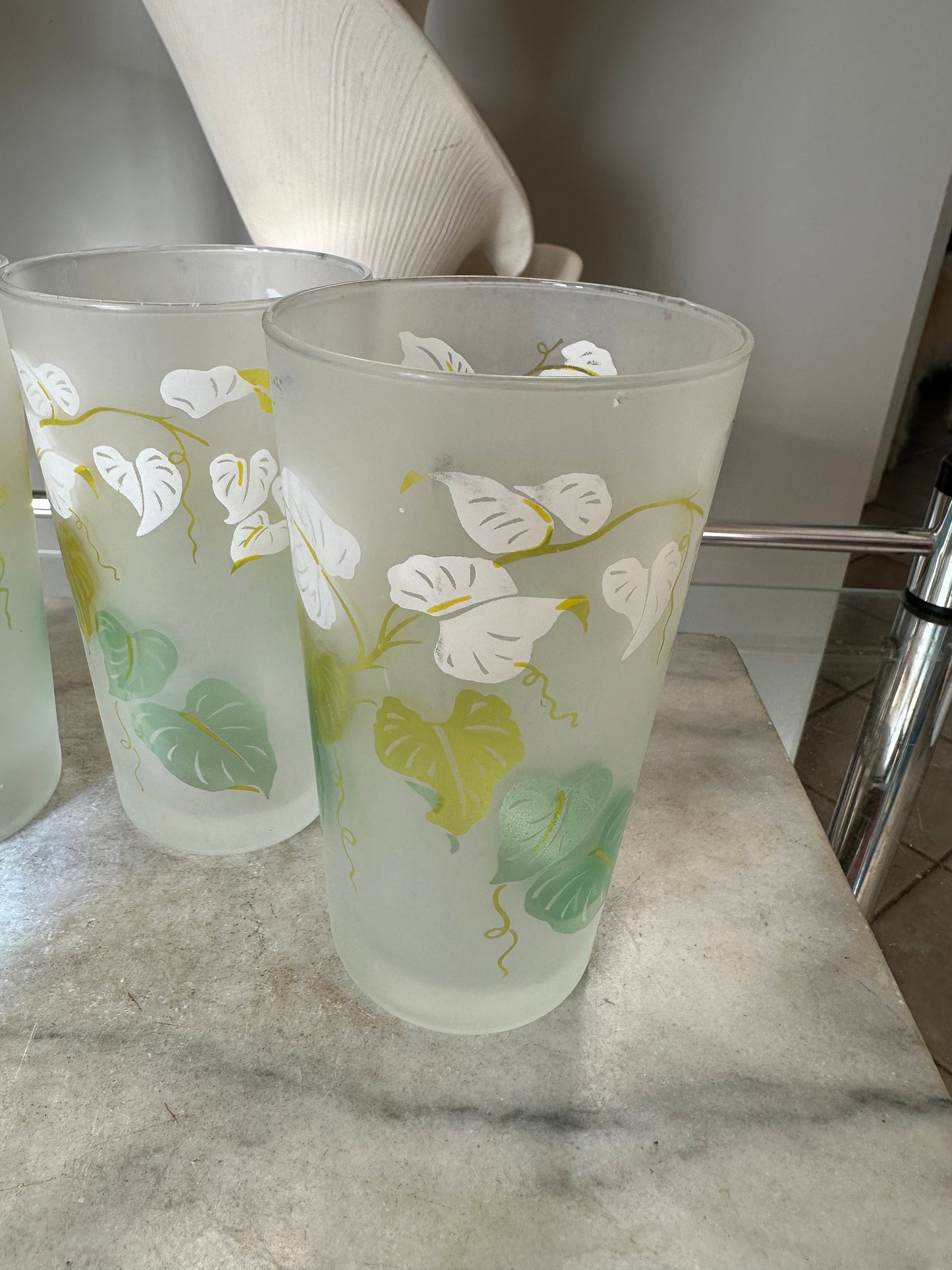 Vintage Set of 4 Tall Frosted w/ Flower Design Glasses  5-7/8"