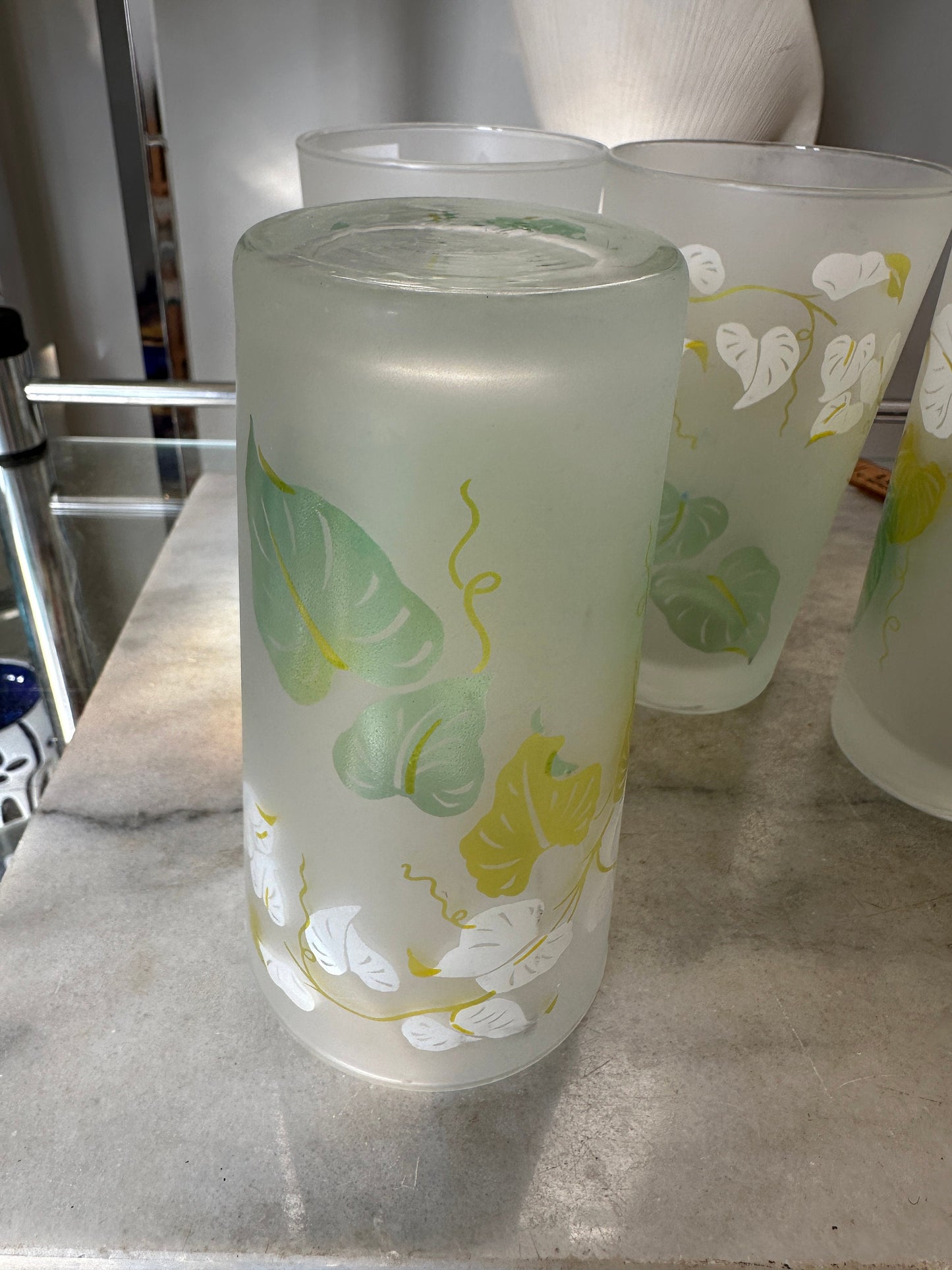 Vintage Set of 4 Tall Frosted w/ Flower Design Glasses  5-7/8"