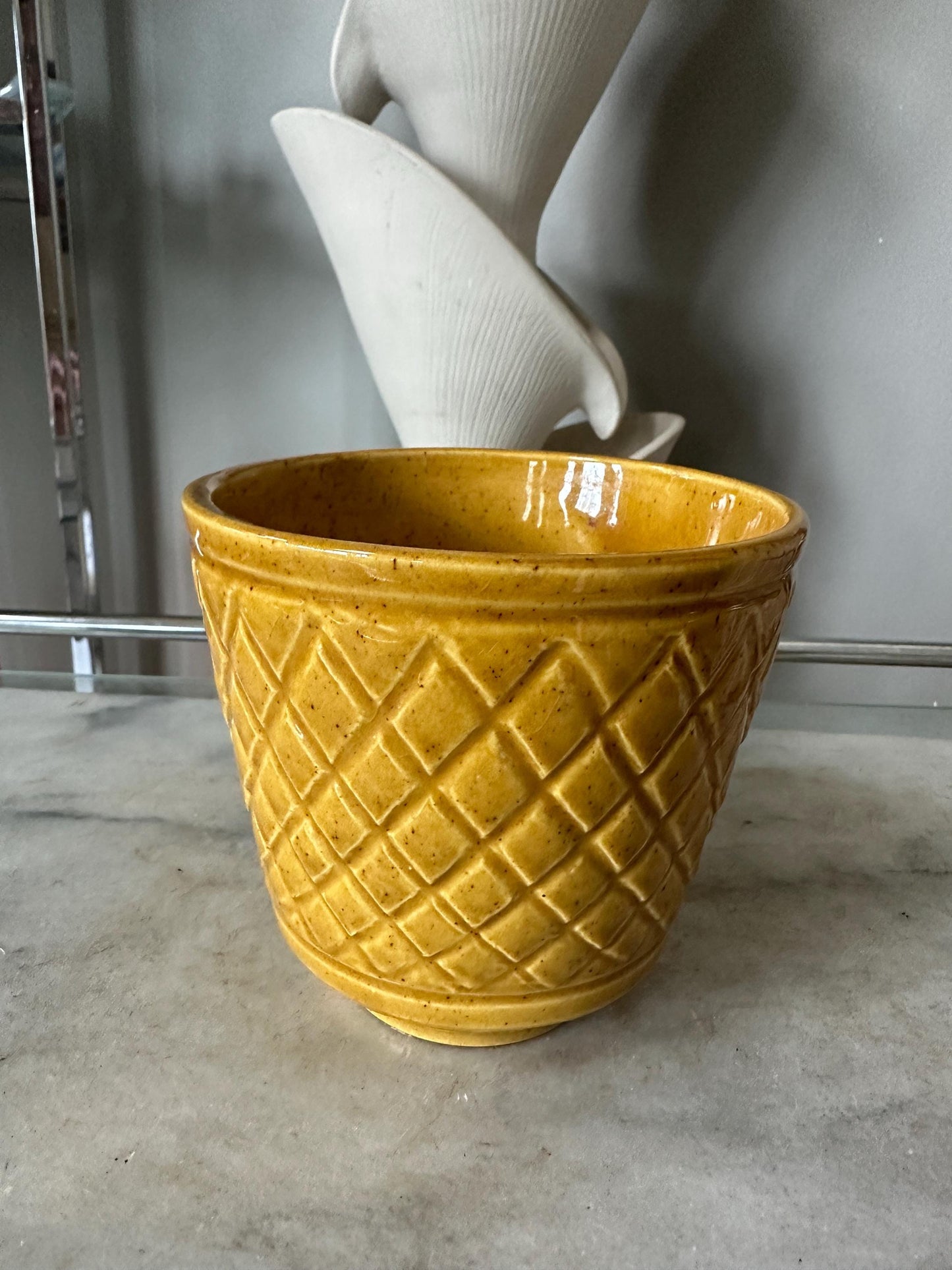 Vintage Haeger Pottery. #404 Planter/Vase, with Diamond Quilt Pattern