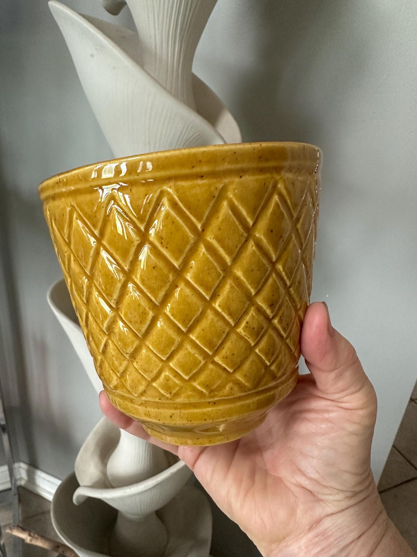 Vintage Haeger Pottery. #404 Planter/Vase, with Diamond Quilt Pattern