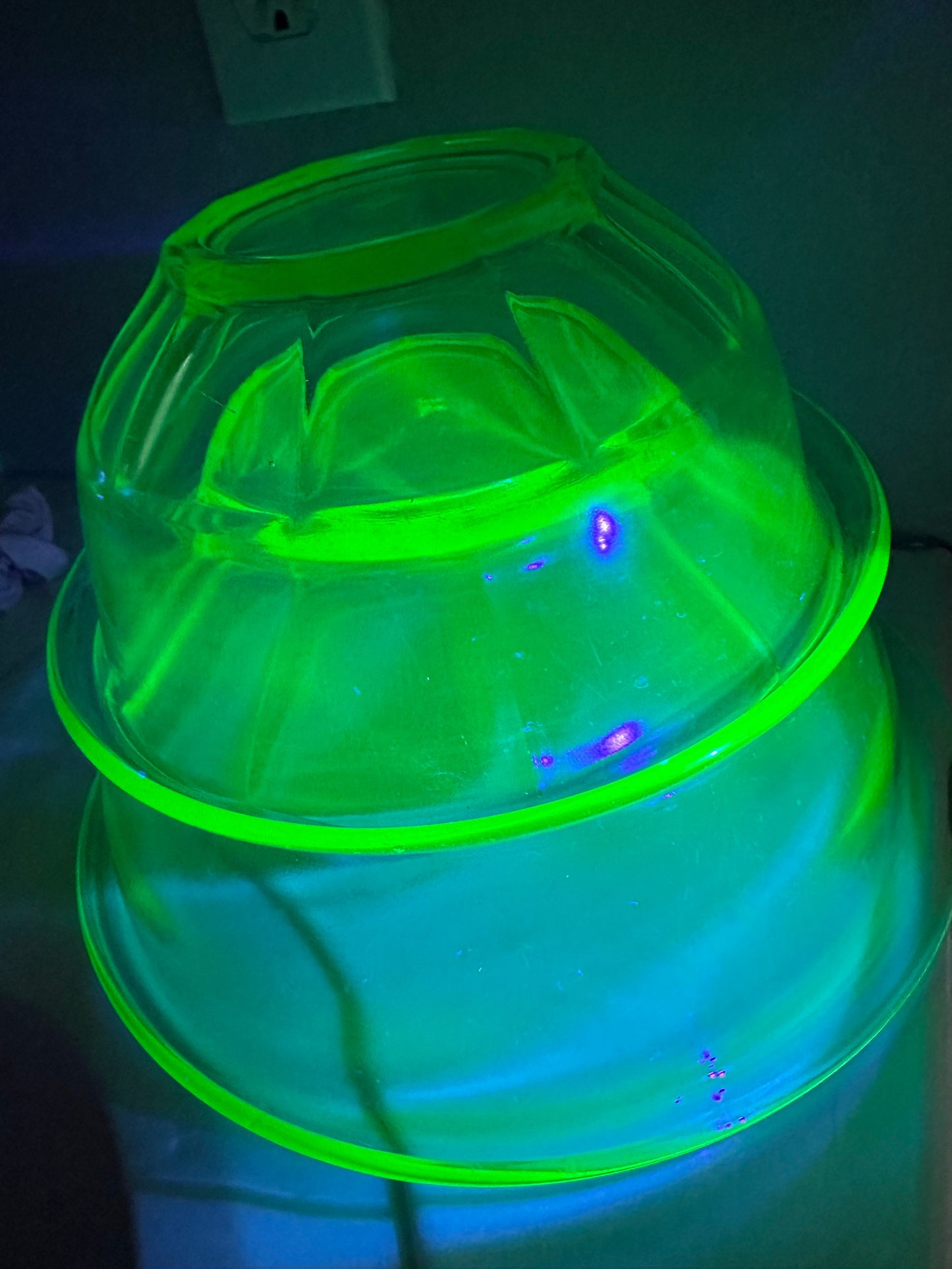 Vintage Set of Two Hazel Atlas Uranium Glass Restwell Nesting Mixing Bowls