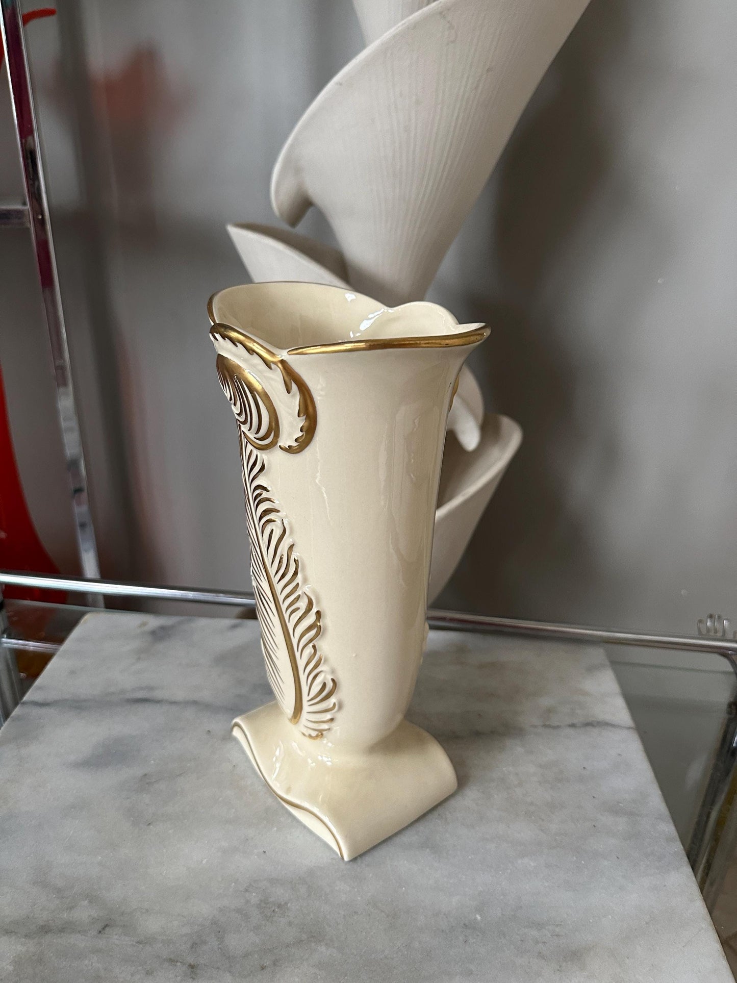 Vintage Art Deco Chadwick Pottery Vase 1940s Gold And Ivory Feather Plume 9”