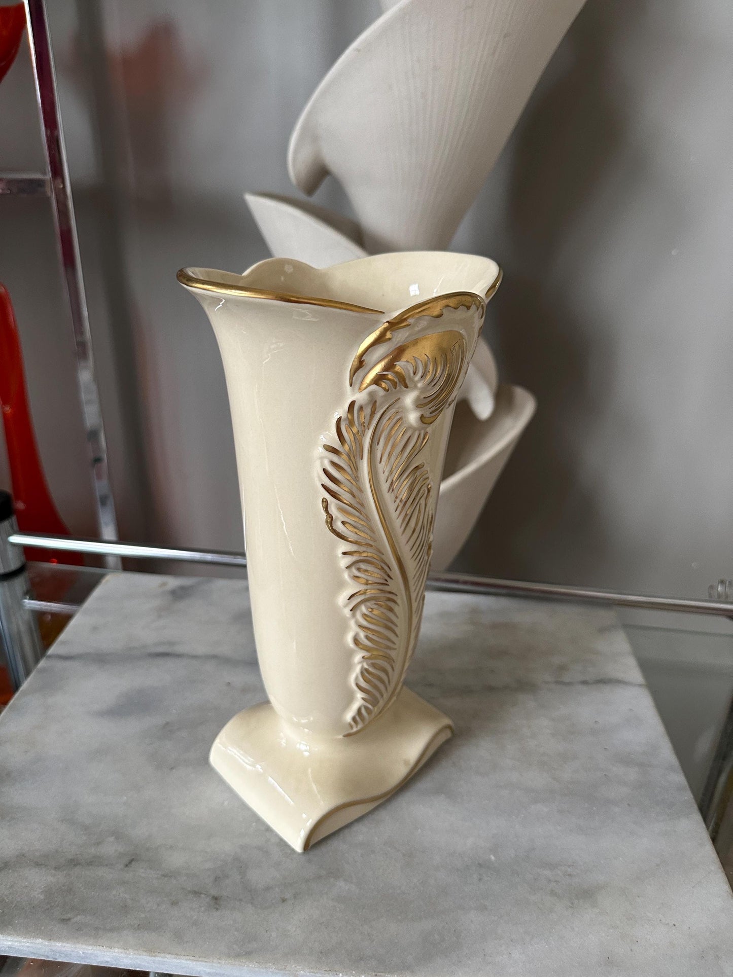 Vintage Art Deco Chadwick Pottery Vase 1940s Gold And Ivory Feather Plume 9”