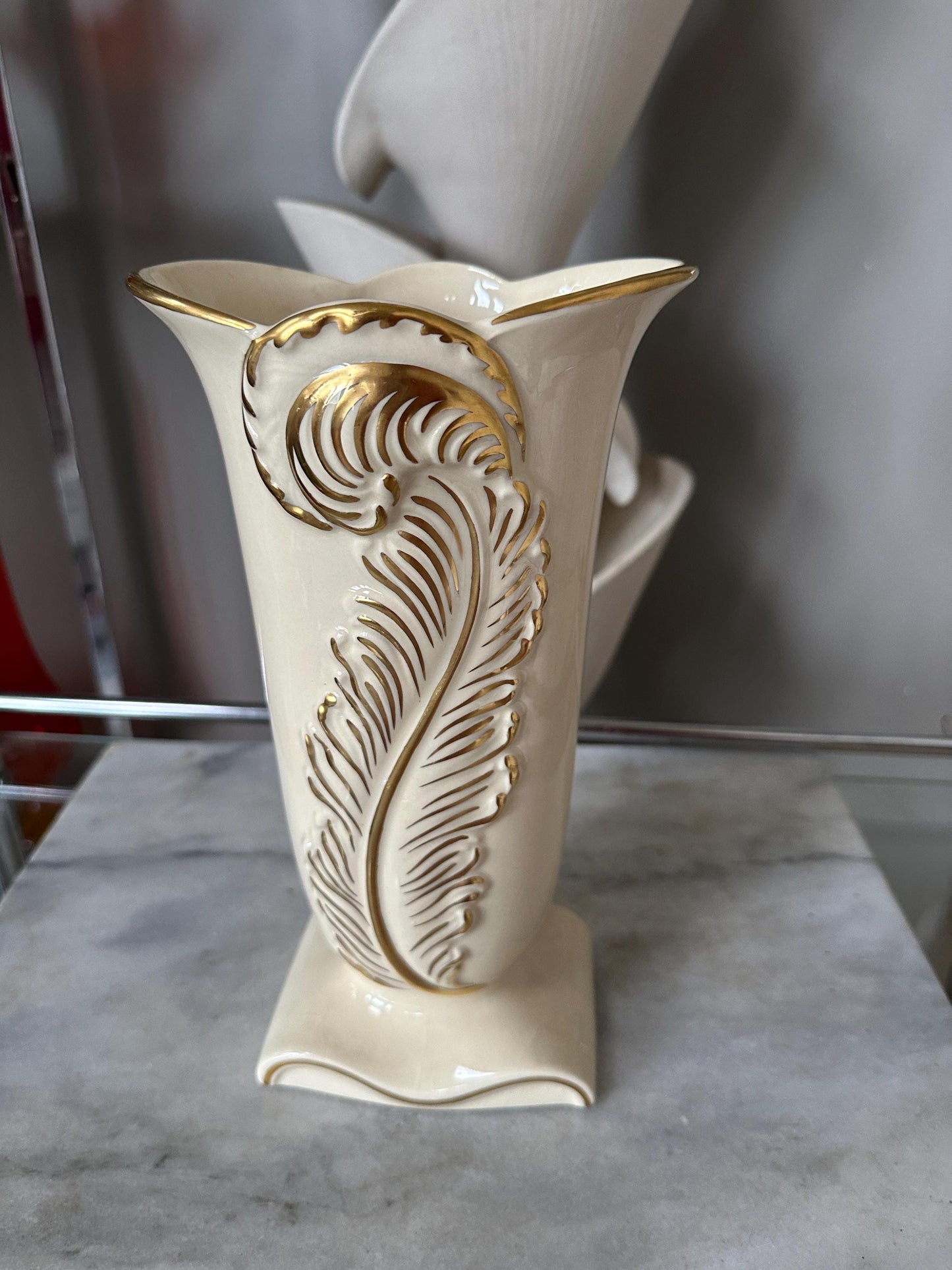 Vintage Art Deco Chadwick Pottery Vase 1940s Gold And Ivory Feather Plume 9”